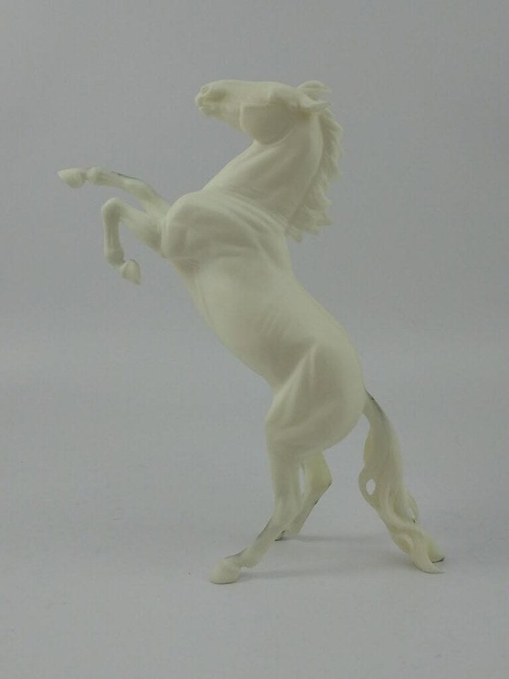 REARING PEBBLES RESIN