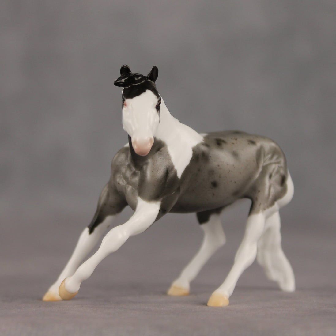 Scenic Overlook OOAK Chip Cutting Horse by Ellen Robbins SHCF26