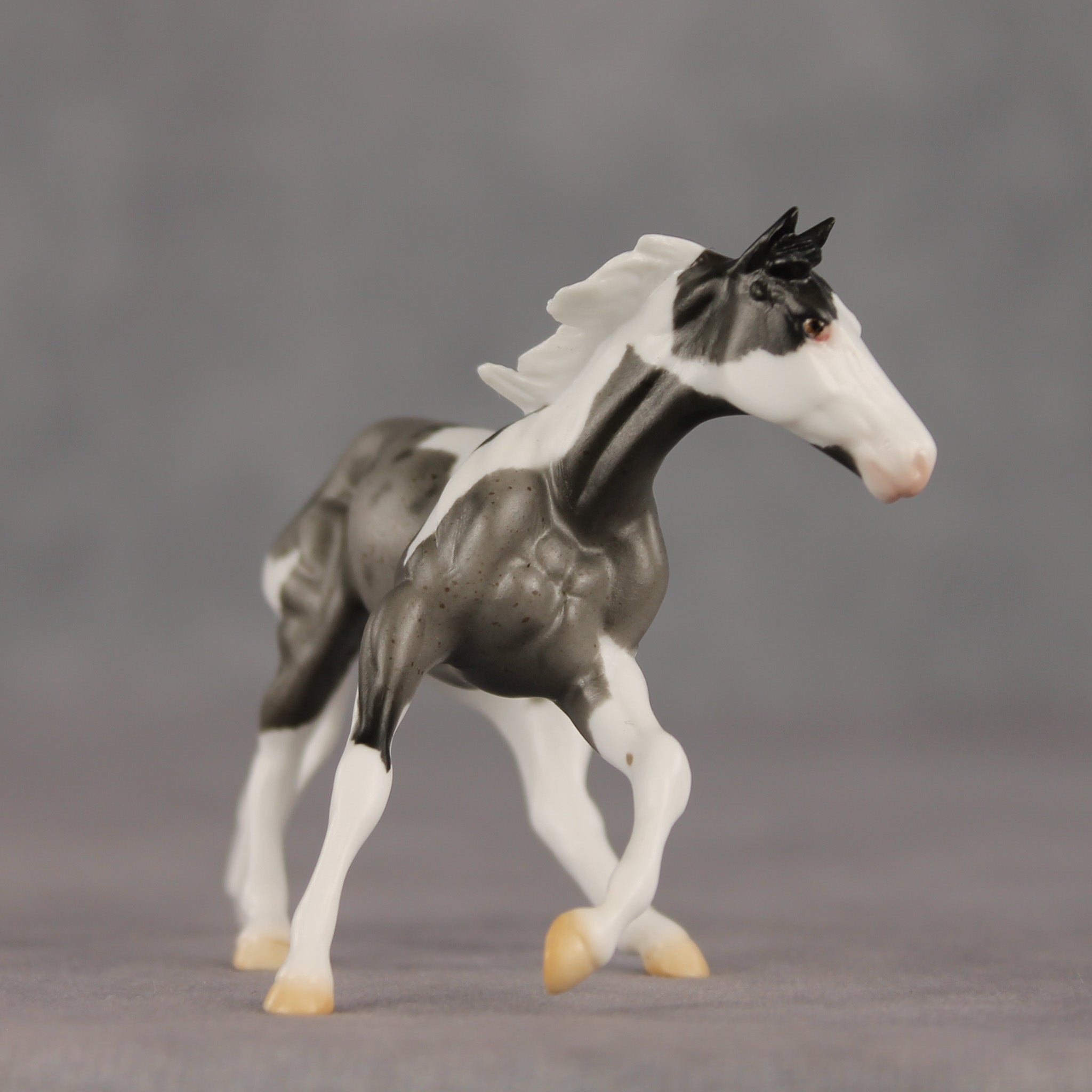 Scenic Overlook OOAK Chip Cutting Horse by Ellen Robbins SHCF26