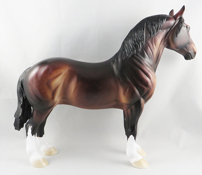 HULK-OOAK DAPPLE BAY STANDING DRAFTER MODEL HORSE 9/8