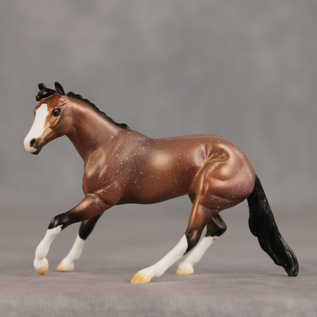 Sightseer OOAK Chip Cutting Horse by Ellen Robbins SHCF26