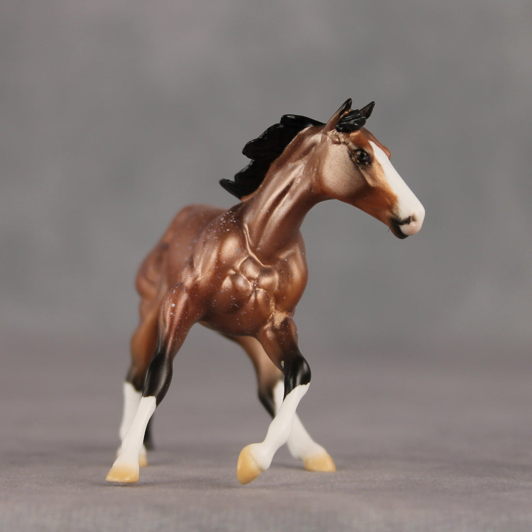 Sightseer OOAK Chip Cutting Horse by Ellen Robbins SHCF26