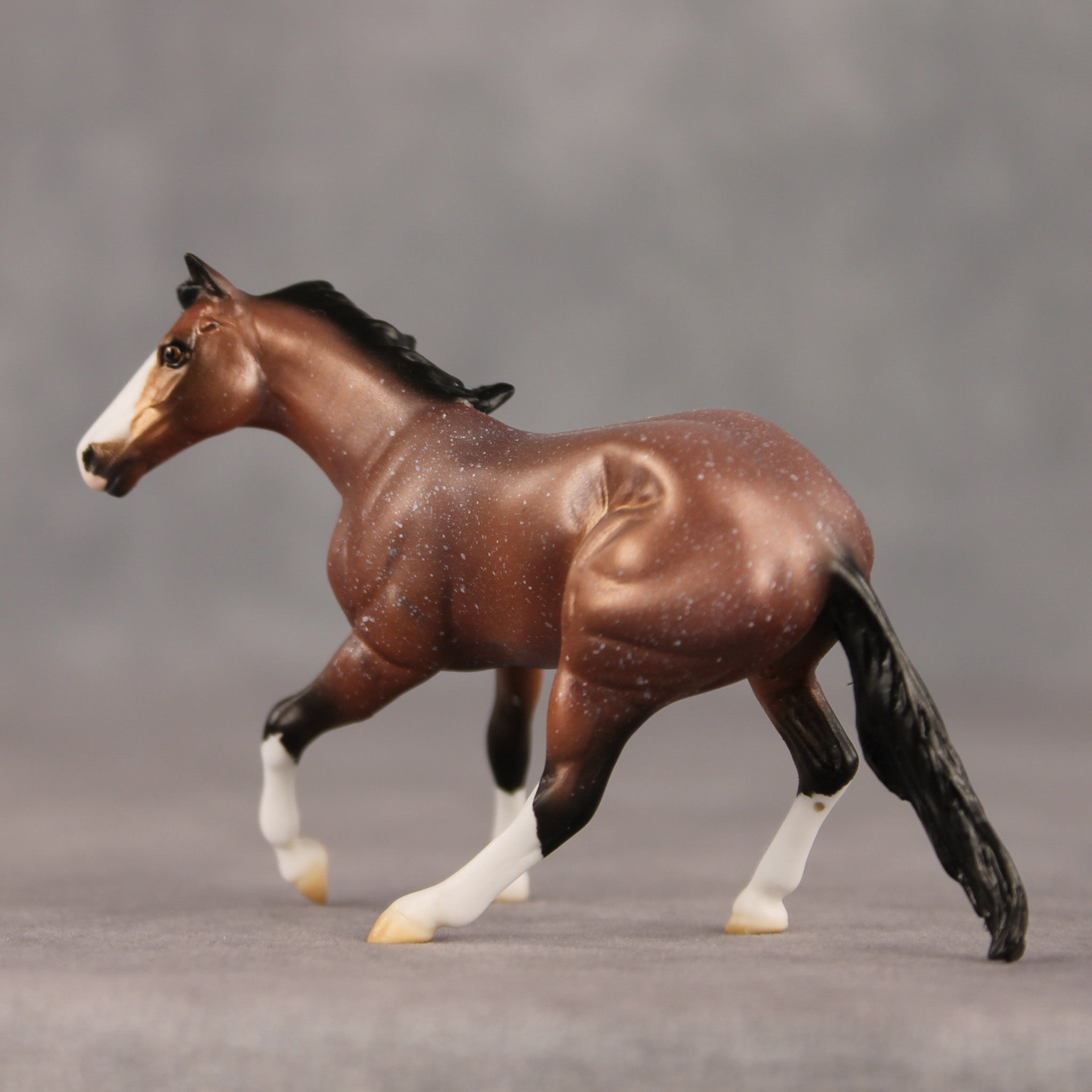 Sightseer OOAK Chip Cutting Horse by Ellen Robbins SHCF26