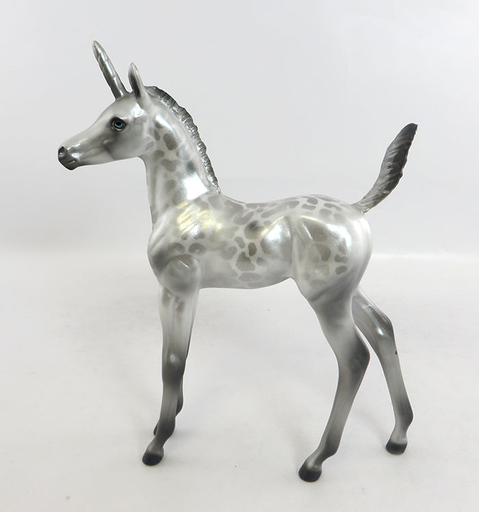 SILVER DAPPLE FOAL UNICORN DECORATOR MODEL HORSE BY DQ 2/5