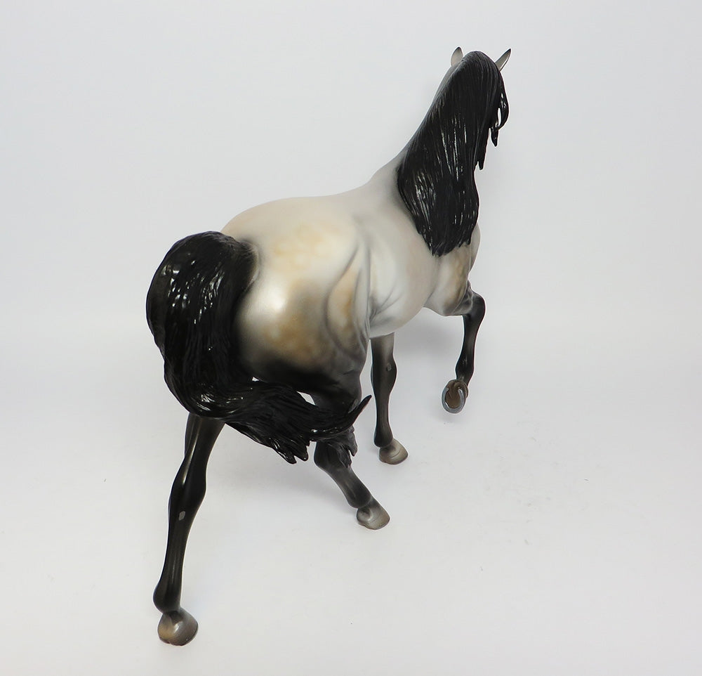 STONEWALL-OOAK DAPPLE GREY TENNESSEE WALKING MODEL HORSE EQ 2017