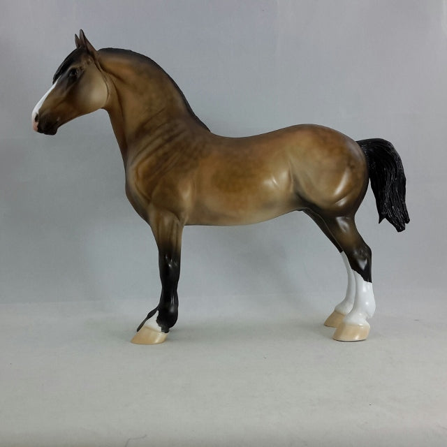 COLUMBIAN EXCHANGE - Dapple Bay Standing Drafter