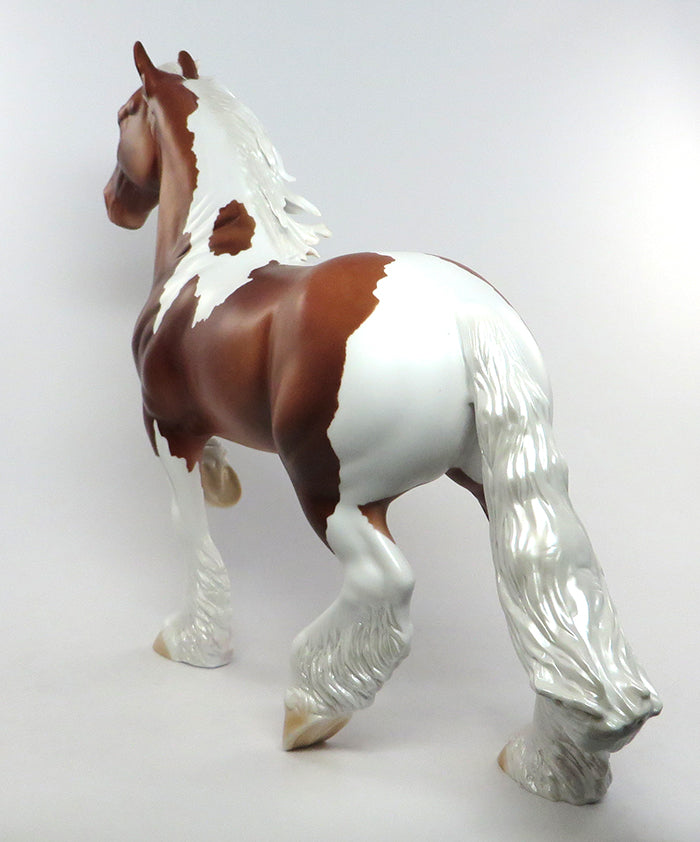 THE GIANT-LE-4 CHESTNUT PAINT TROTTING DRAFTER MODEL HORSE EQ 2016