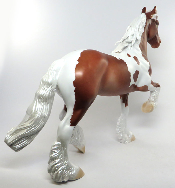 THE GIANT-LE-4 CHESTNUT PAINT TROTTING DRAFTER MODEL HORSE EQ 2016