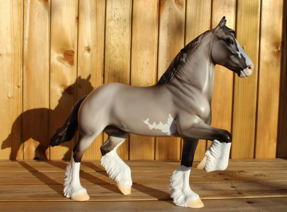 CONQUERING TIDE MODEL HORSE