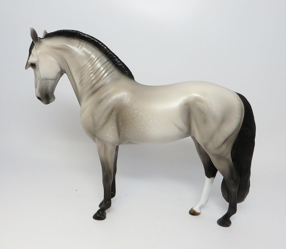 TIME SQUARE LE-4 DAPPLE GREY ROACHED MANE ANDALUSIAN EQ 2017