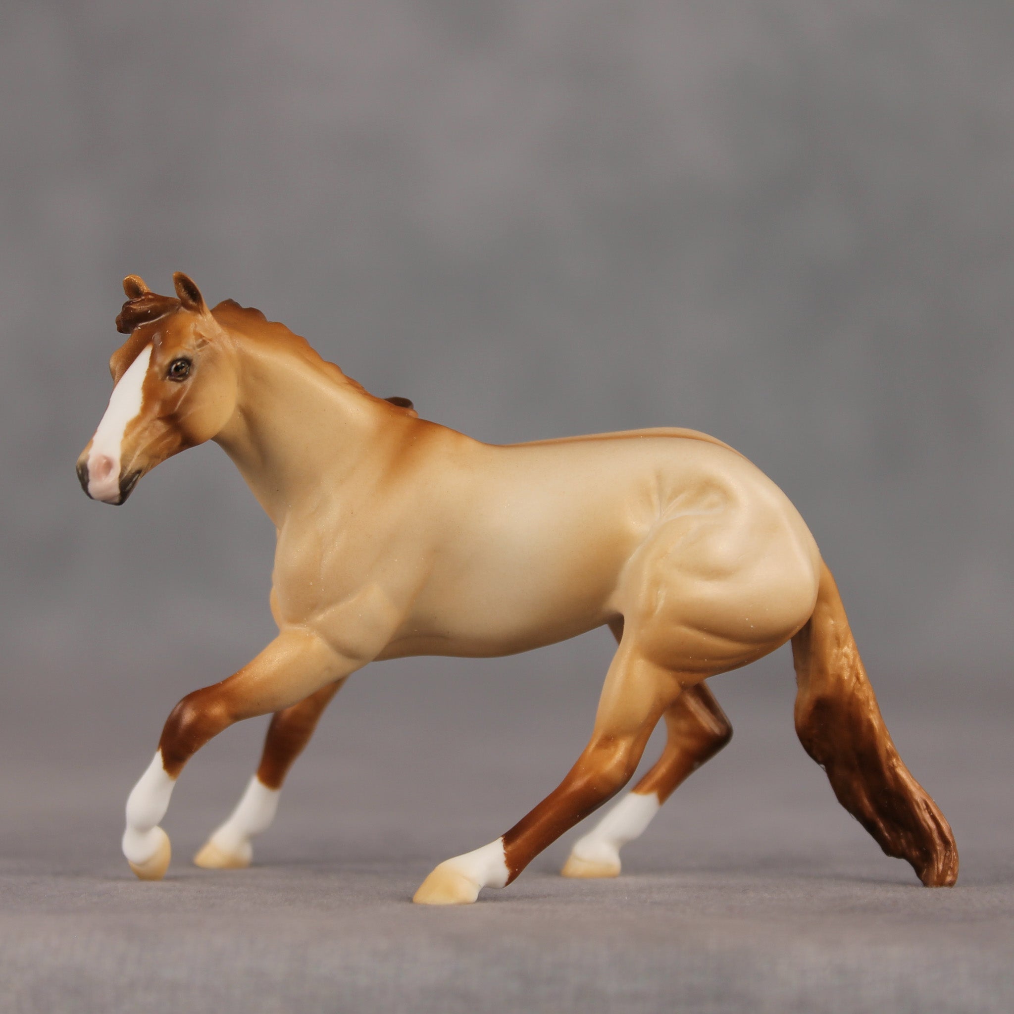 Trailhead OOAK Chip Cutting Horse by Ellen Robbins SHCF26