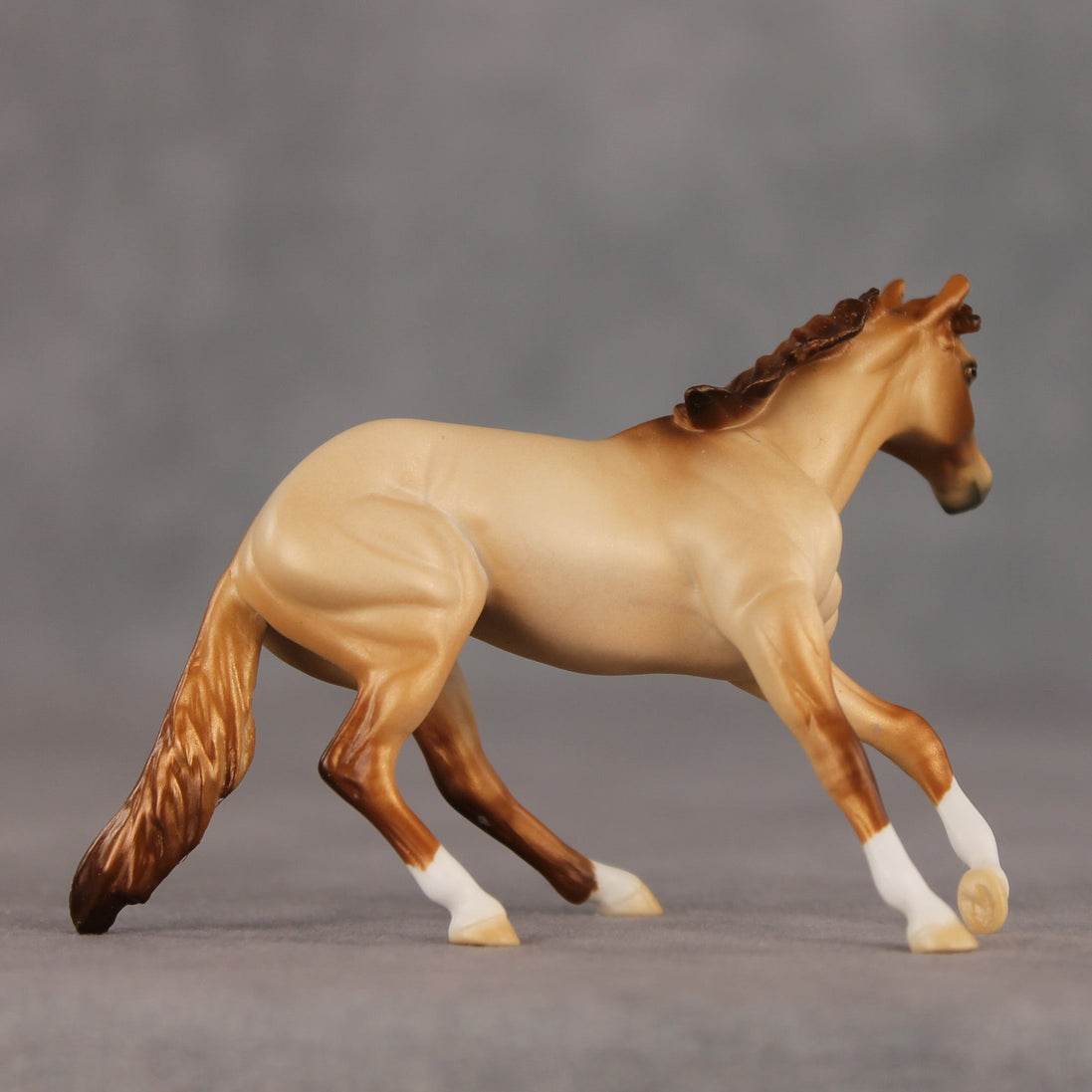 Trailhead OOAK Chip Cutting Horse by Ellen Robbins SHCF26