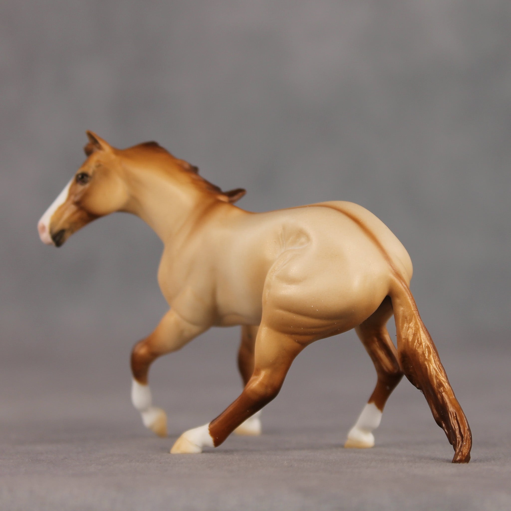 Trailhead OOAK Chip Cutting Horse by Ellen Robbins SHCF26