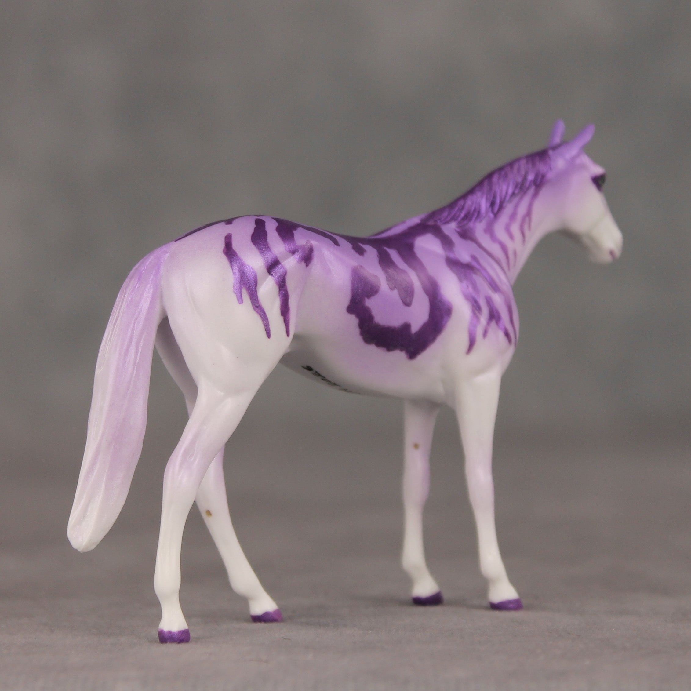 Whirly Pop OOAK Chip Thoroughbred  by Jess Hamill VV26