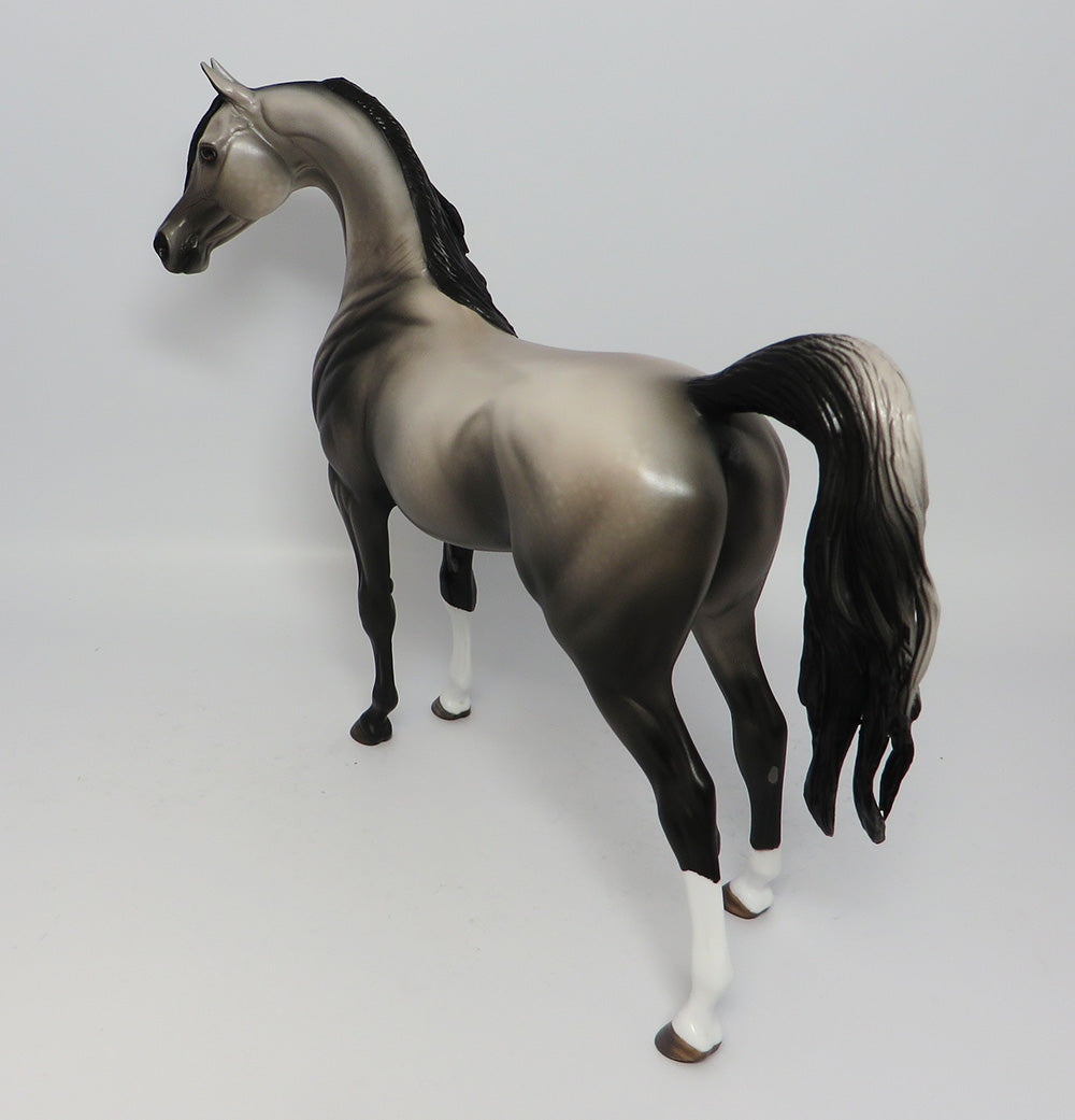 CHIMNEY ROCK-DAPPLED GREY W/ BLACK POINTS ARABIAN MODEL HORSE EQ 2017