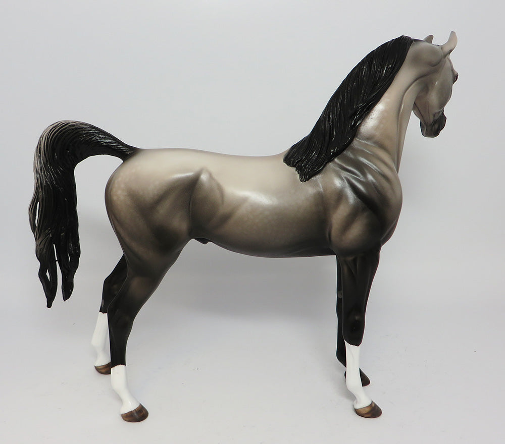 CHIMNEY ROCK-DAPPLED GREY W/ BLACK POINTS ARABIAN MODEL HORSE EQ 2017