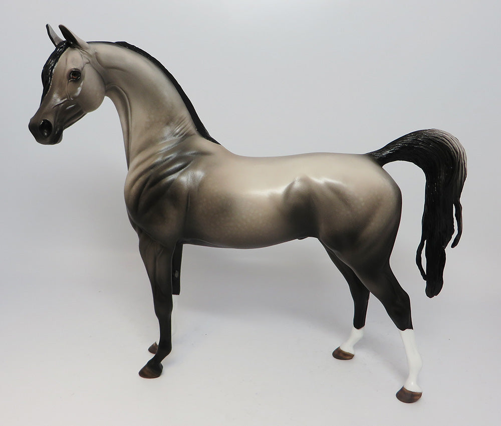 CHIMNEY ROCK-DAPPLED GREY W/ BLACK POINTS ARABIAN MODEL HORSE EQ 2017