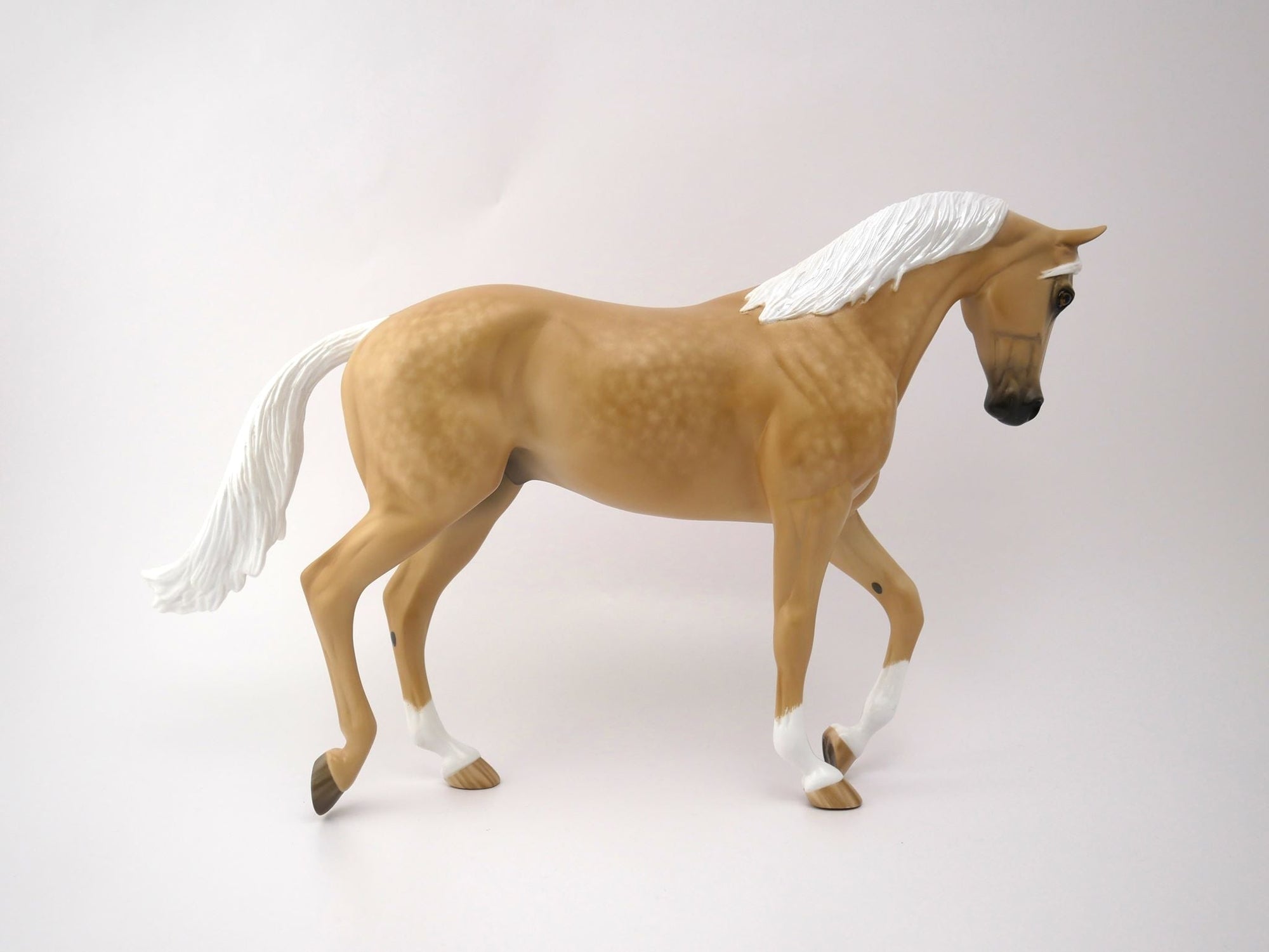 NORVILLE-OOAK DAPPLE PALOMINO THOROUGHBRED BY SHERYL LEISURE 6/20/30