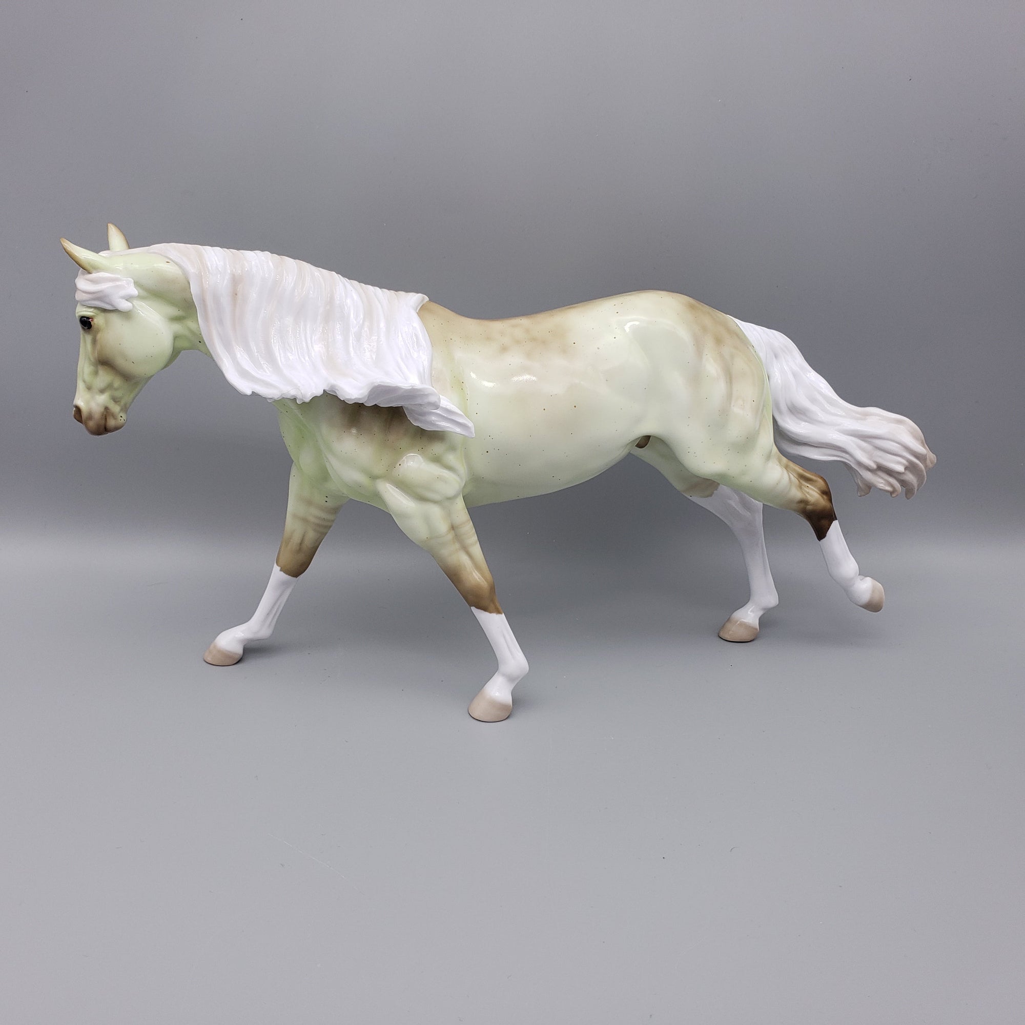 Bryum Deco Remington T-shirt Giveaway Model By Ellen Robbins EQ23