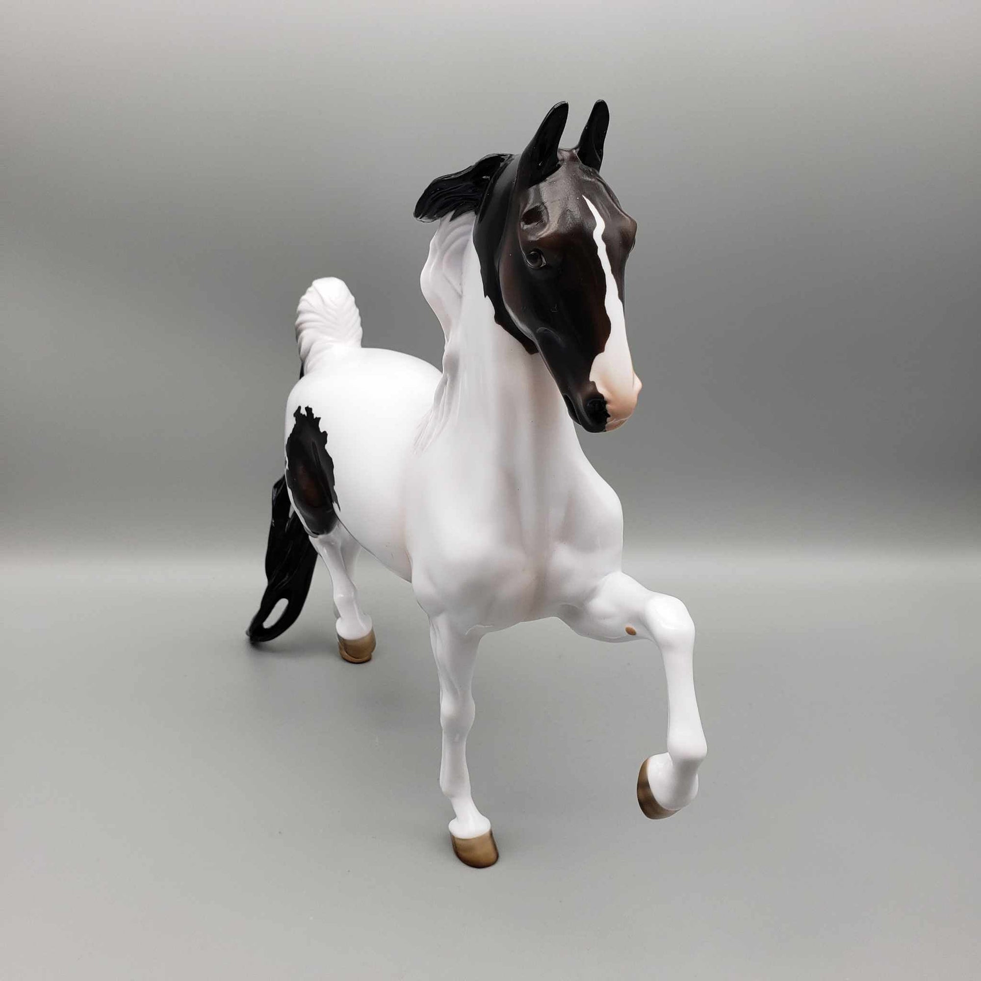 Santa&#39;s Helper OOAK Day Saddlebred By Angela Marleau With Removable Santa Hat Holiday Sale HS23