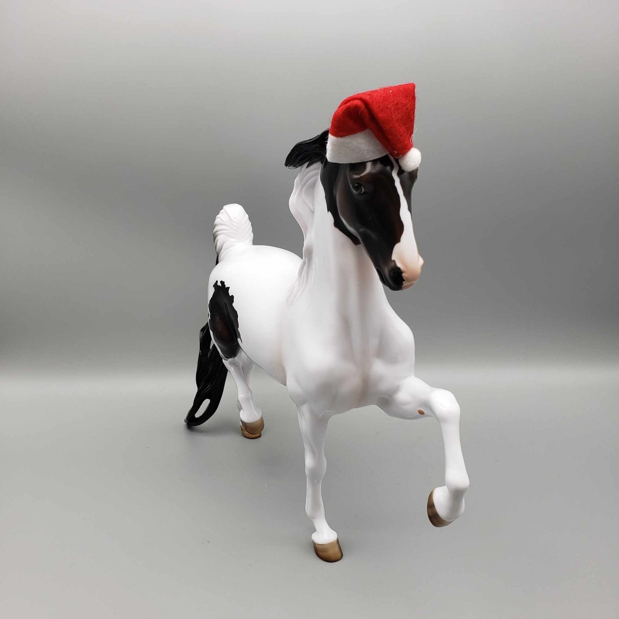 Santa&#39;s Helper OOAK Day Saddlebred By Angela Marleau With Removable Santa Hat Holiday Sale HS23