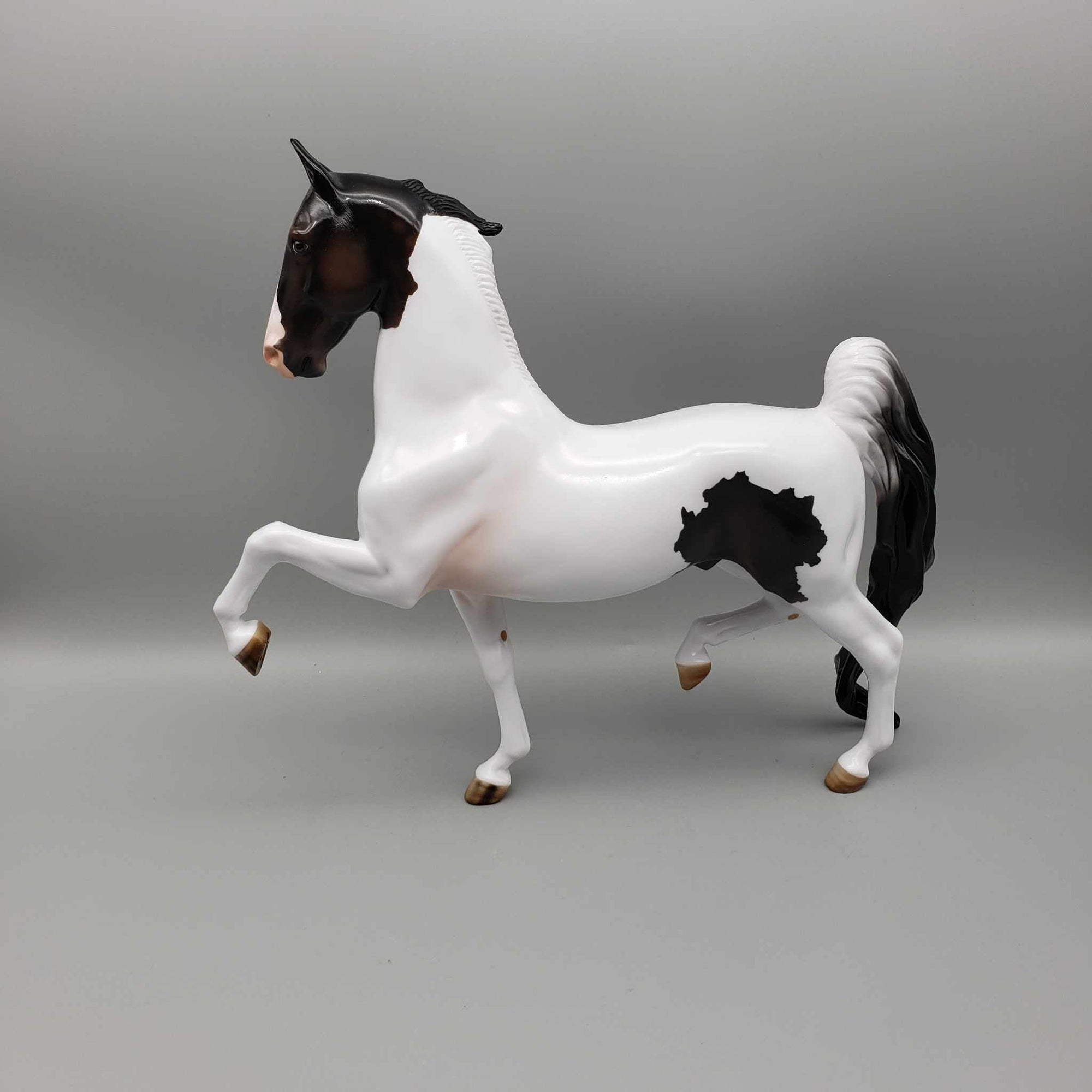 Santa&#39;s Helper OOAK Day Saddlebred By Angela Marleau With Removable Santa Hat Holiday Sale HS23