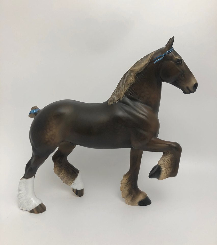HARRY-OOAK CHESTNUT TROTTER MODEL HORSE BY AUDREY DIXON 5/22