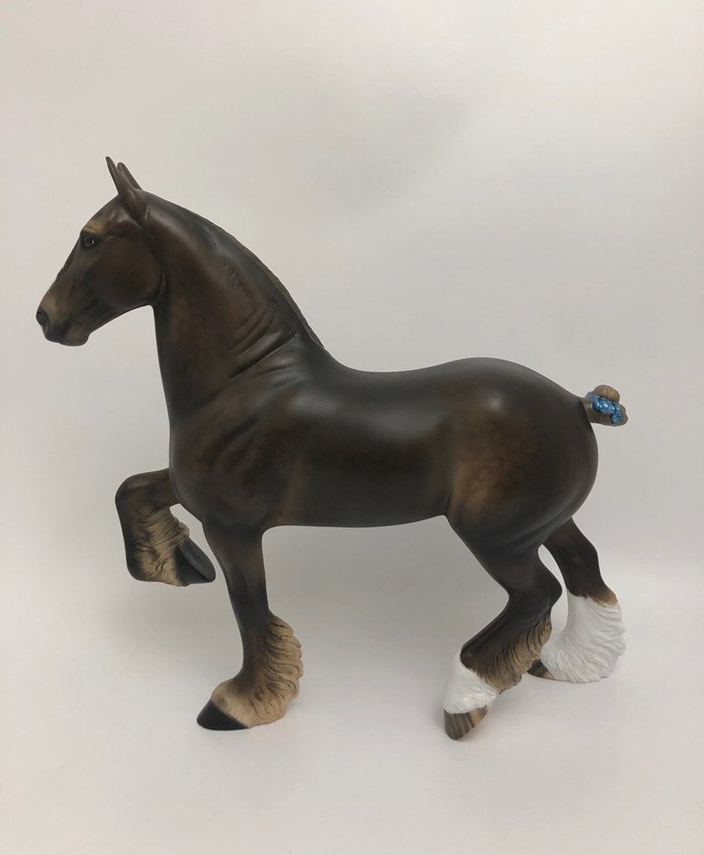 HARRY-OOAK CHESTNUT TROTTER MODEL HORSE BY AUDREY DIXON 5/22