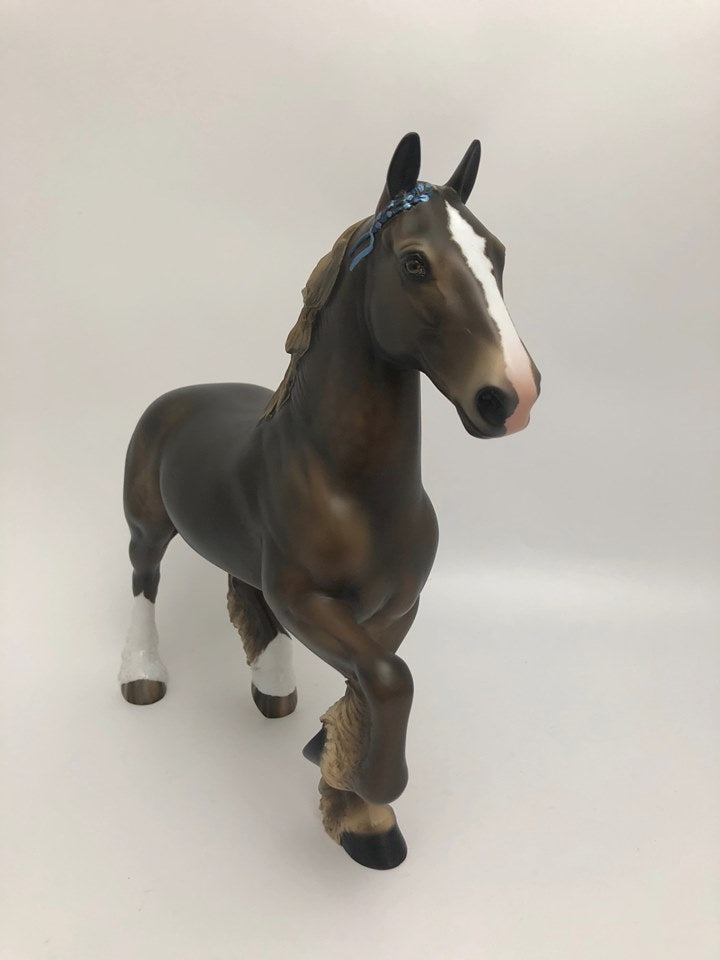 HARRY-OOAK CHESTNUT TROTTER MODEL HORSE BY AUDREY DIXON 5/22