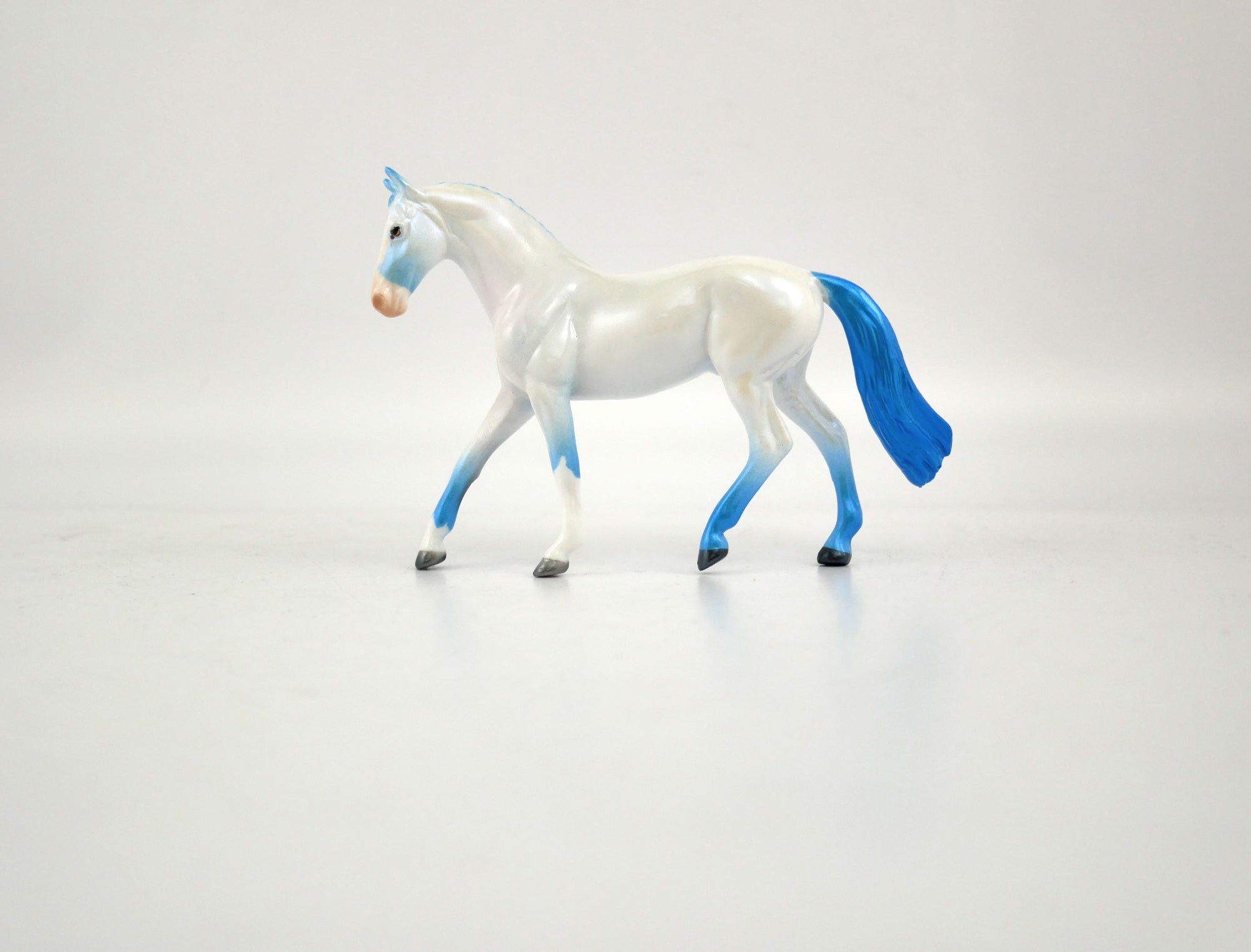 What is inside the Box&gt;Blue Ice Chip  12/20