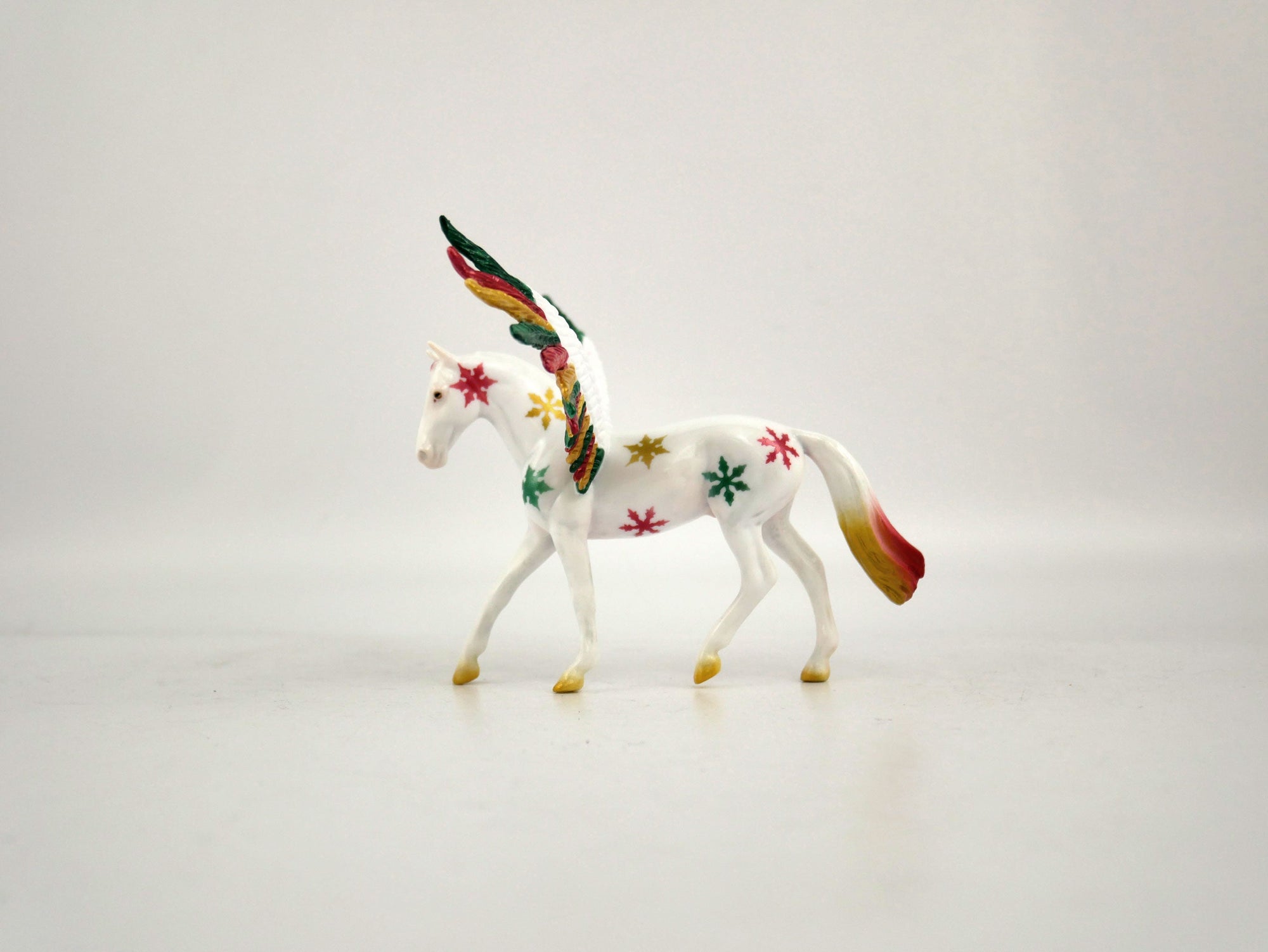 What is inside the Box&gt; Christmas Snow 12/20