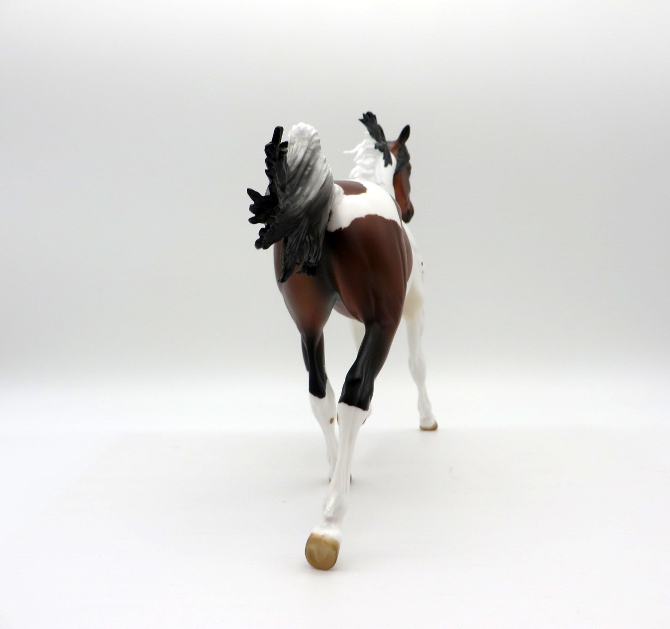Le Pen – Gift Horse