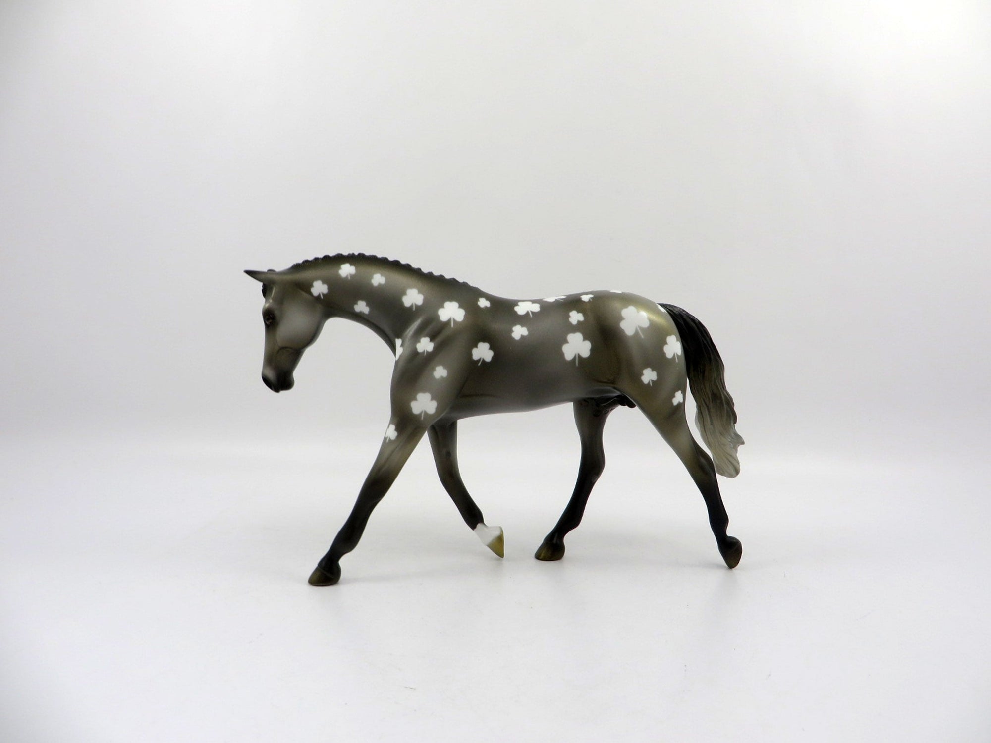 Fin-ooak St. Patricks Day decorator Warmblood Pebbles Bingo 3/21