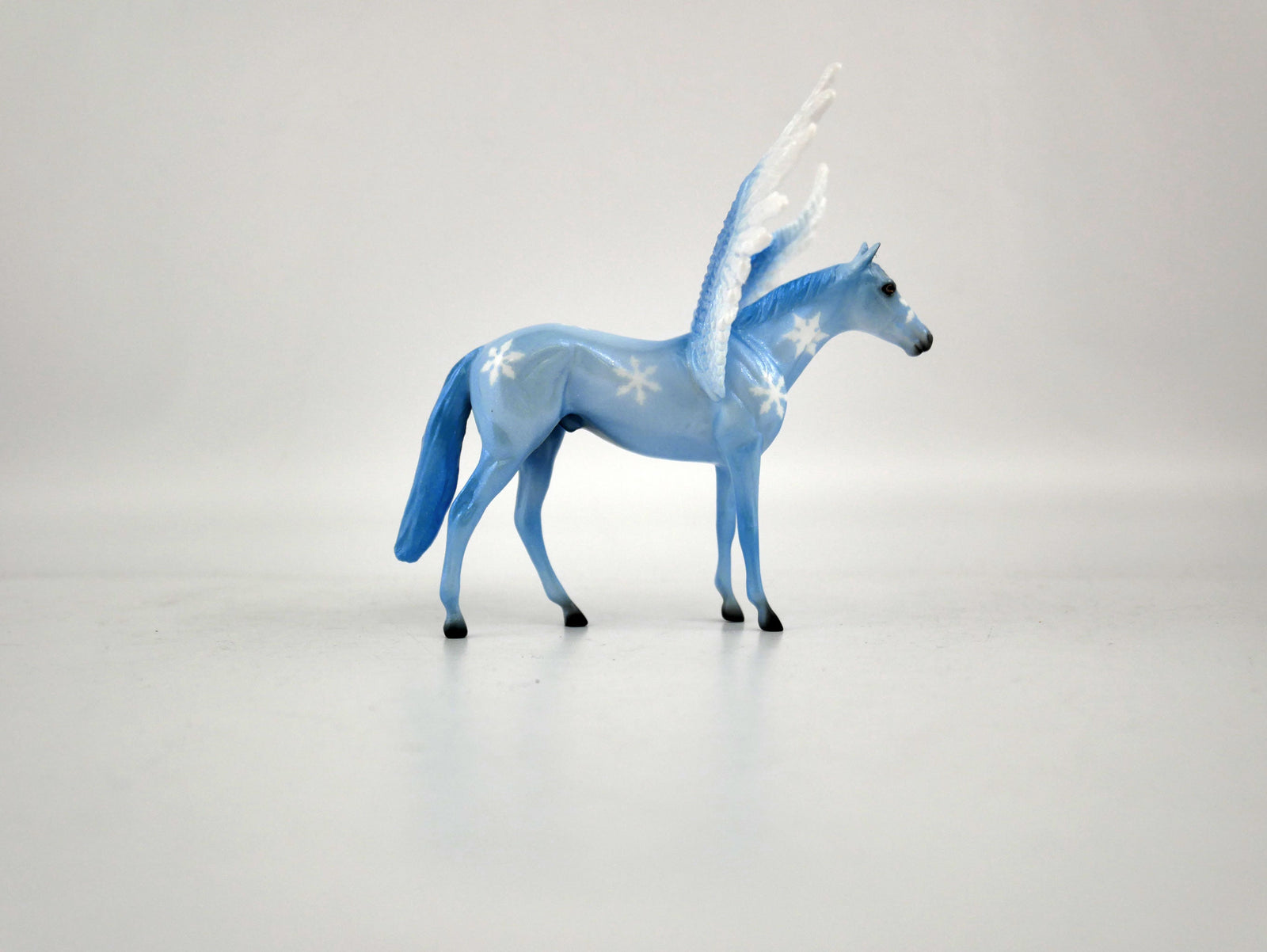 What is inside the Box> Flying Snow 12/20