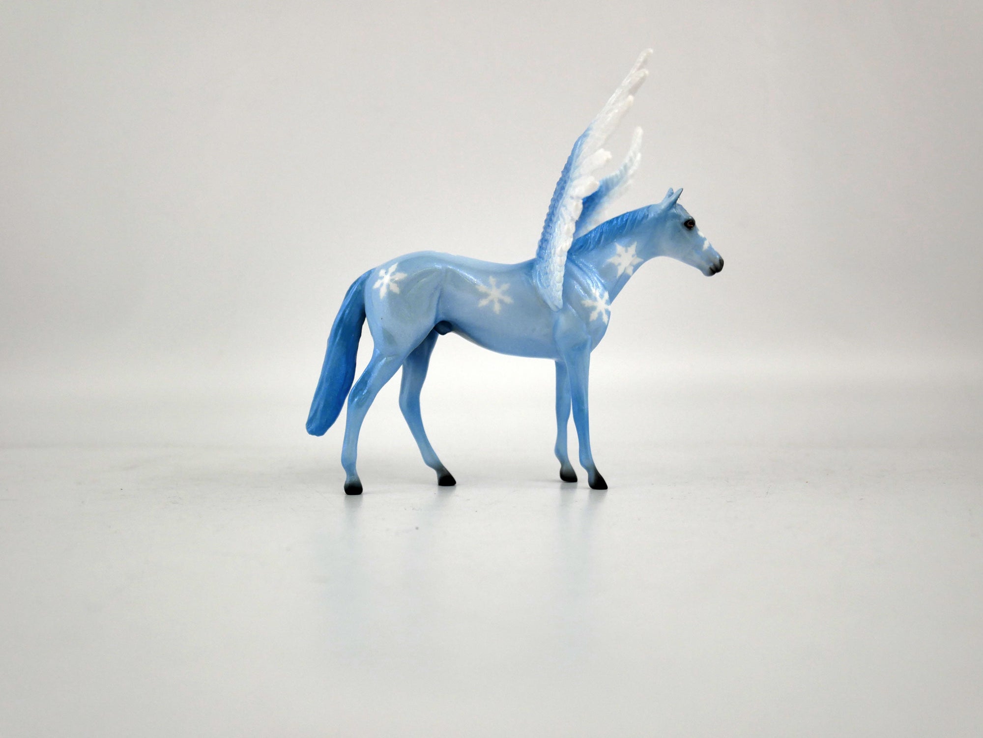 What is inside the Box> Flying Snow 12/20