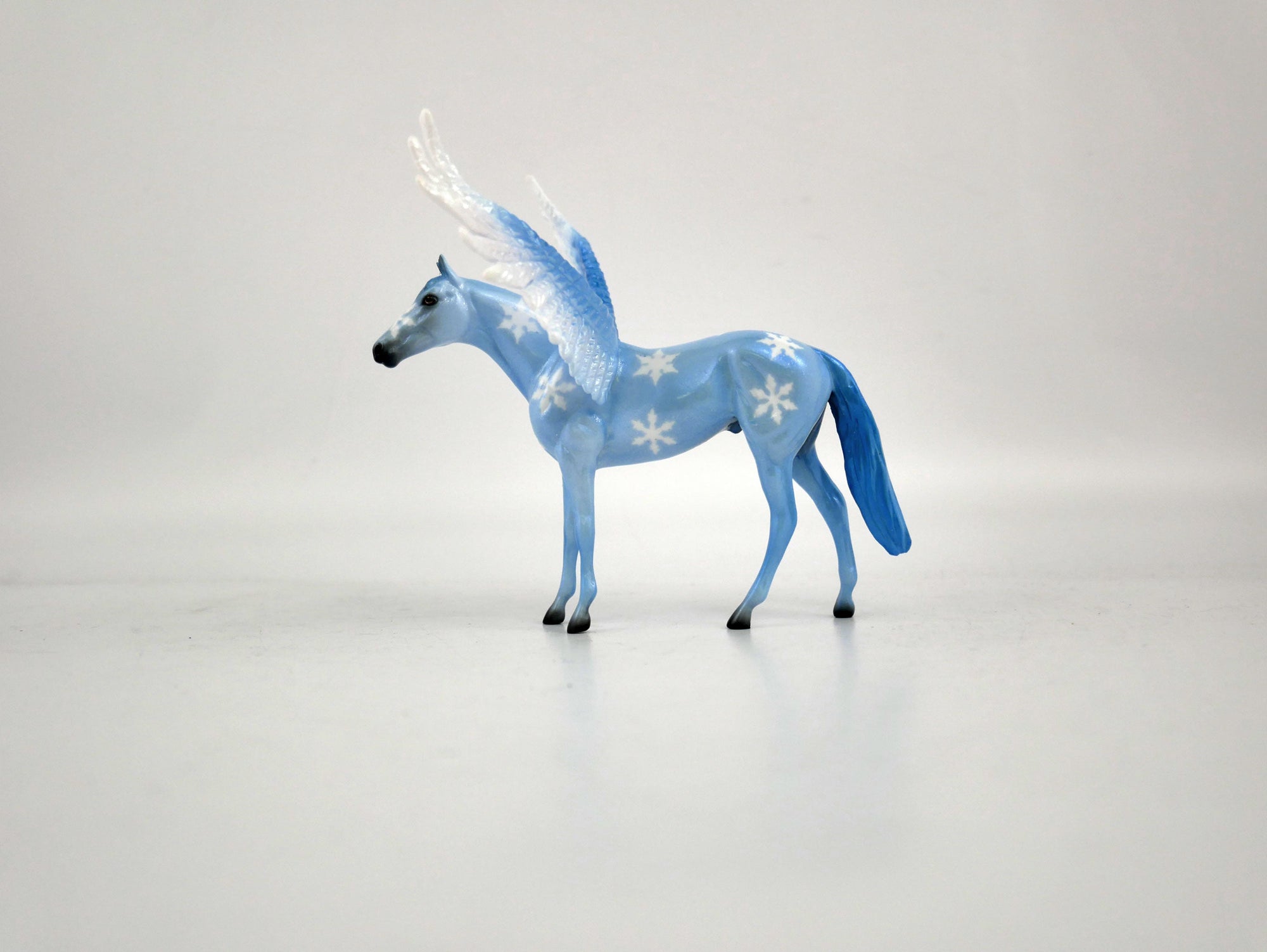 What is inside the Box&gt; Flying Snow 12/20