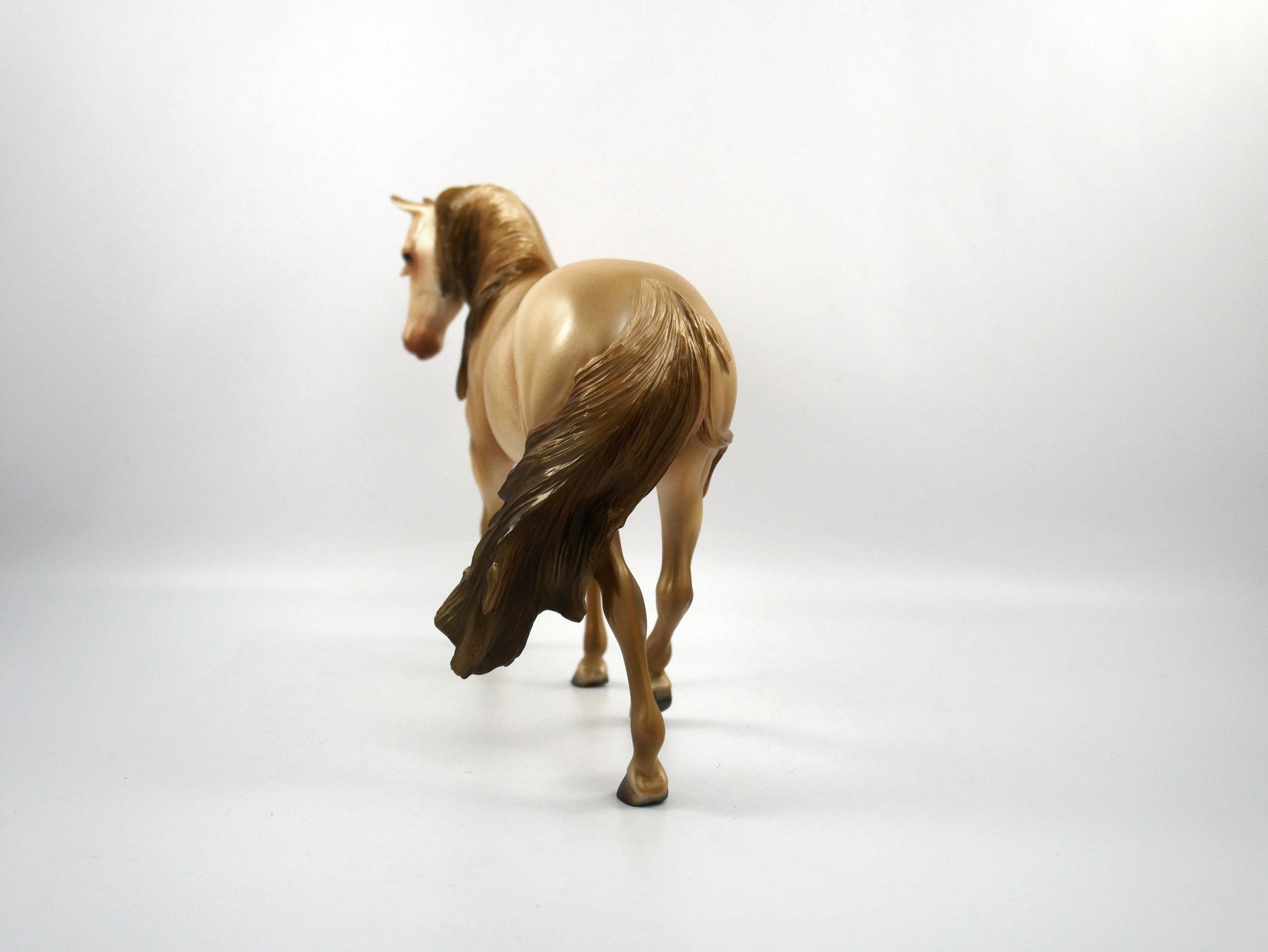 Fumble-LE-7 Champagne Pony SB21