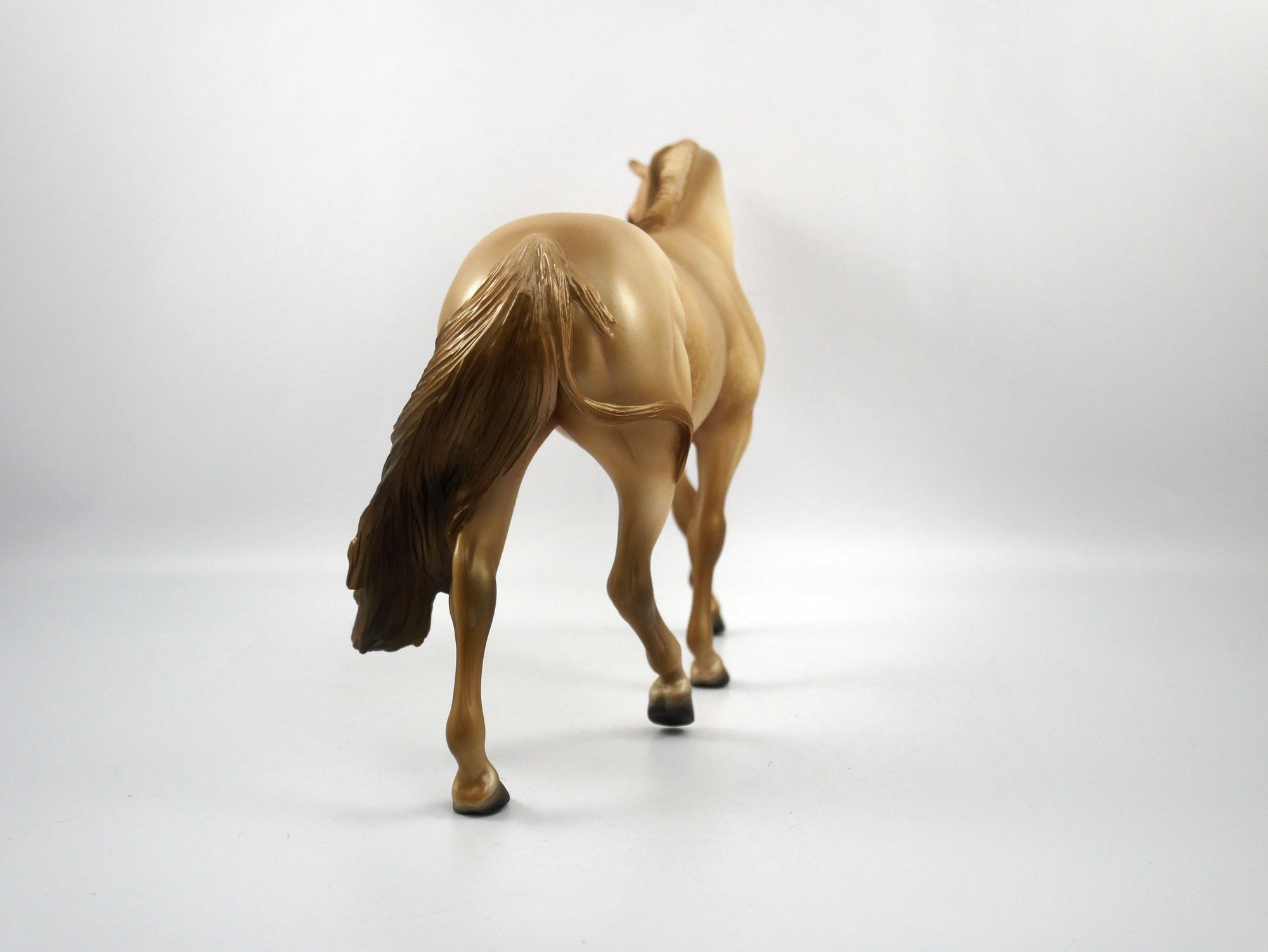 Fumble-LE-7 Champagne Pony SB21