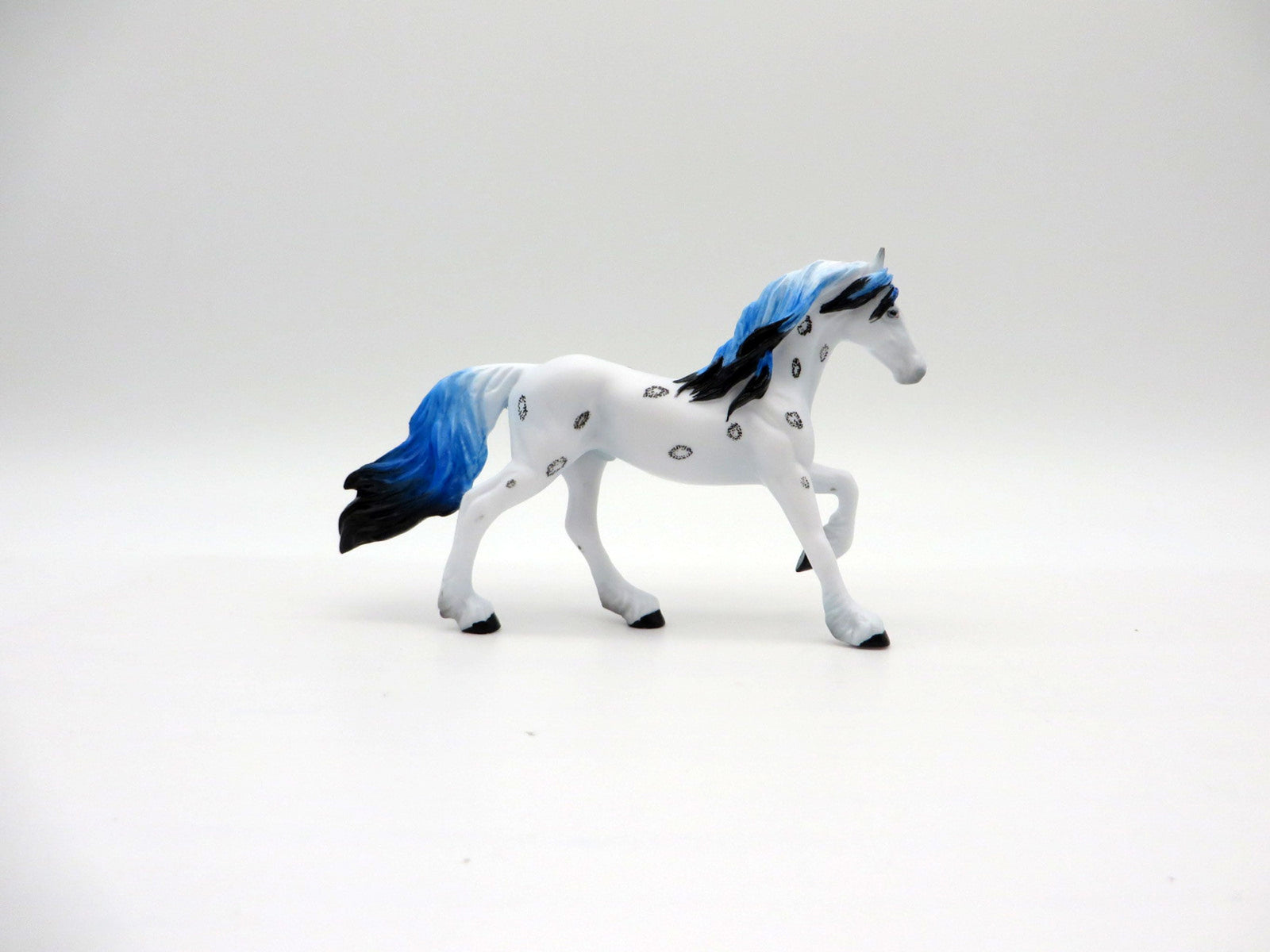 Funebris-OOAK Chip Fresian Deco Sea Slug Painted By Ellen Robbins 7/16/21