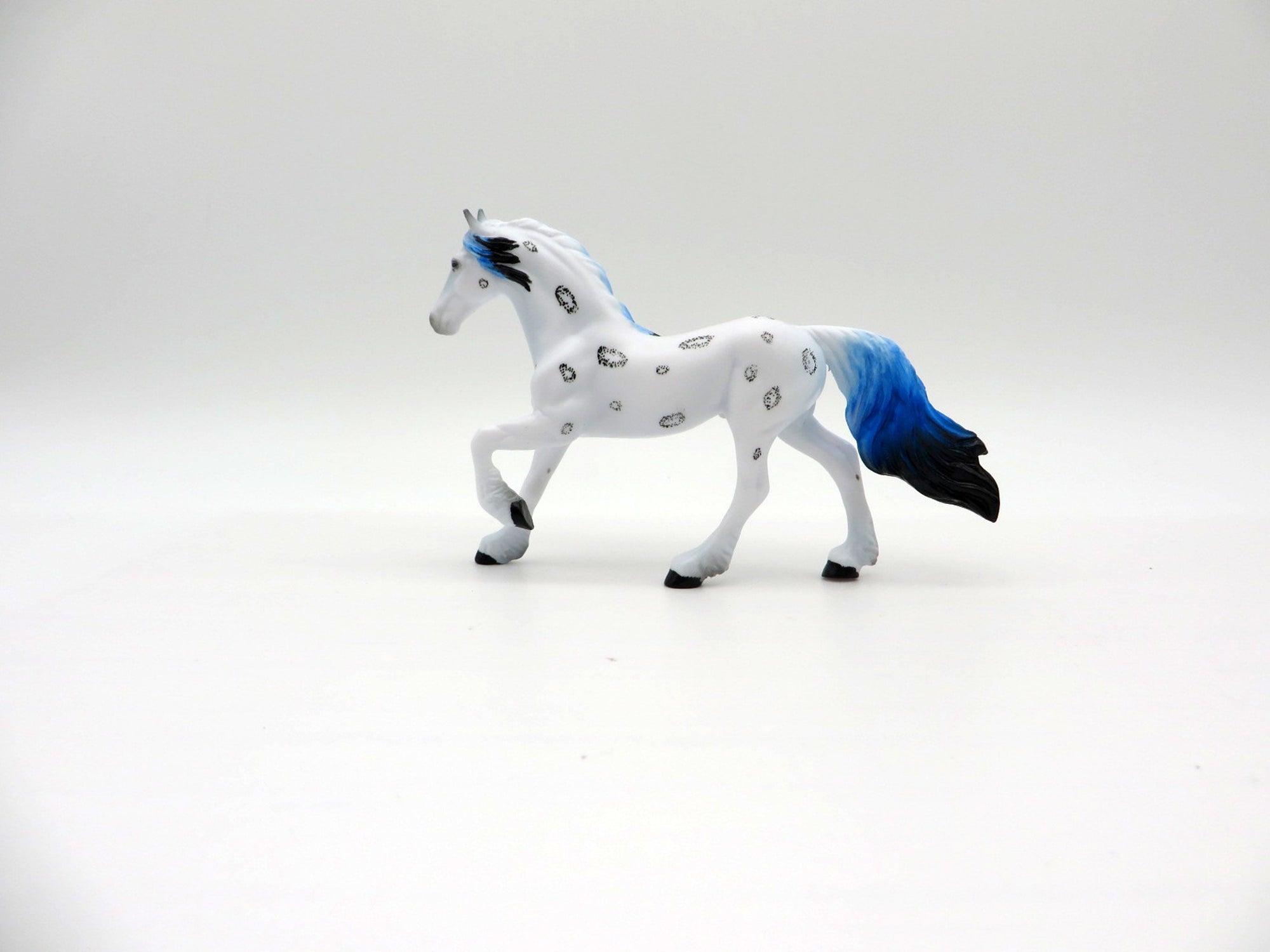 Funebris-OOAK Chip Fresian Deco Sea Slug Painted By Ellen Robbins 7/16/21