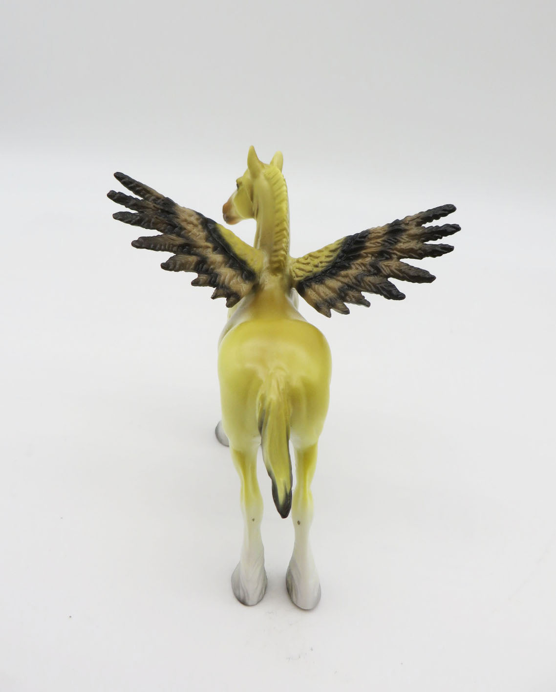 GOLDFINCH - OOAK - DECORATOR STOCK CHIP WITH WINGS - BY ELLEN ROBBINS  LHS 22