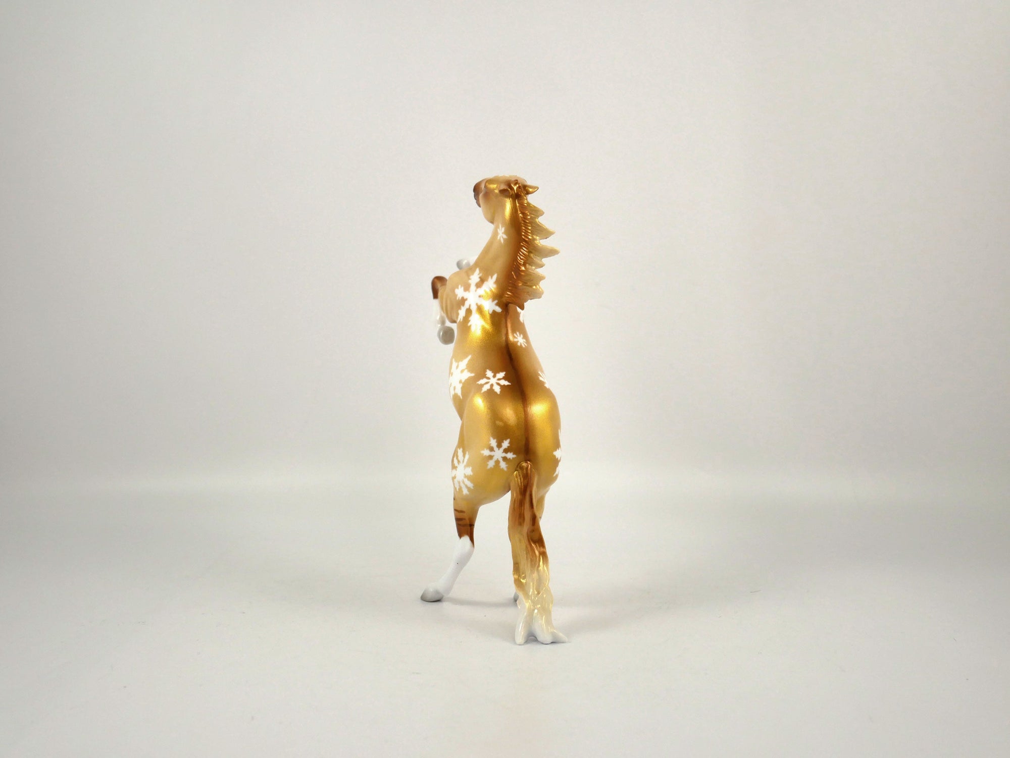 GOLDEN ORNAMENT-OOAK SNOWFLAKE DECORATOR REARING PEBBLES BY ELLEN ROBBINS 12/22/20