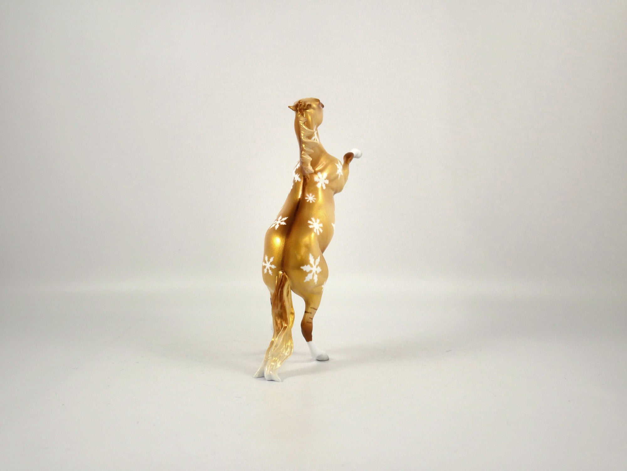 GOLDEN ORNAMENT-OOAK SNOWFLAKE DECORATOR REARING PEBBLES BY ELLEN ROBBINS 12/22/20