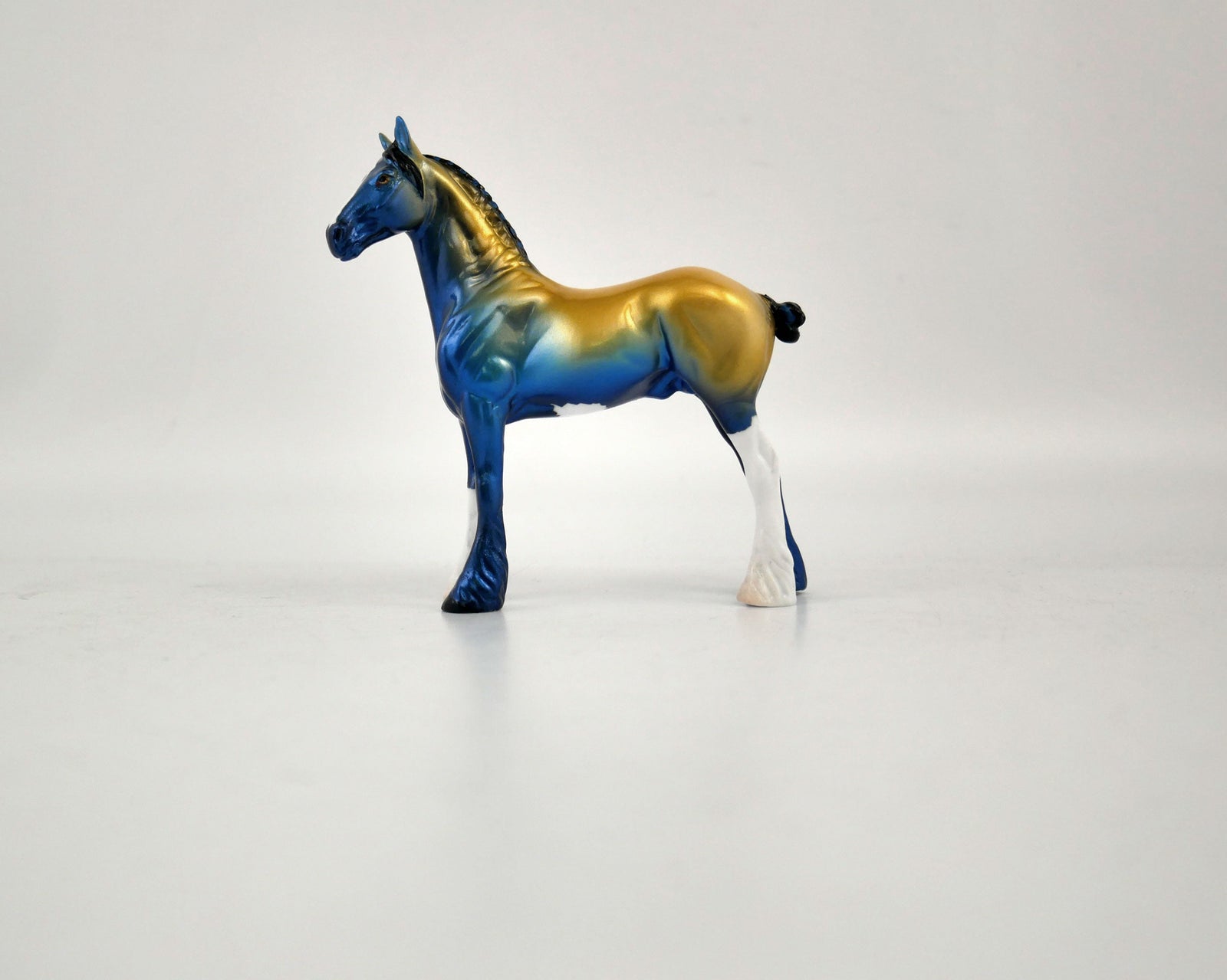 What is inside the Box>Golden Veil Chip  12/20