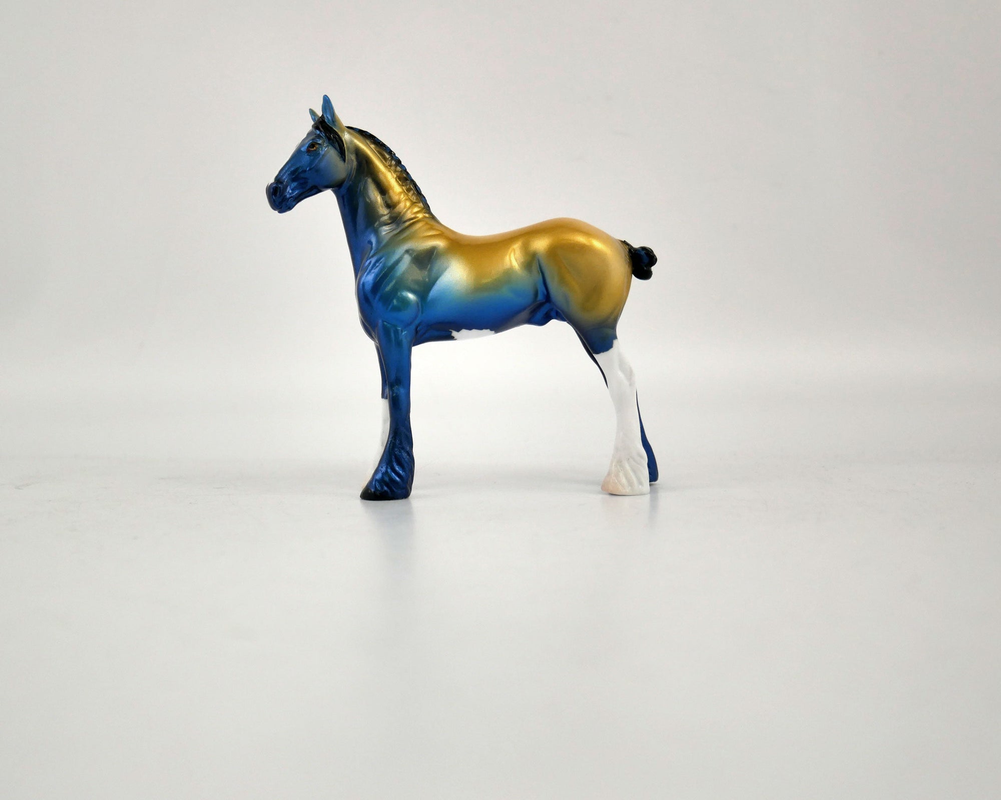 What is inside the Box>Golden Veil Chip  12/20