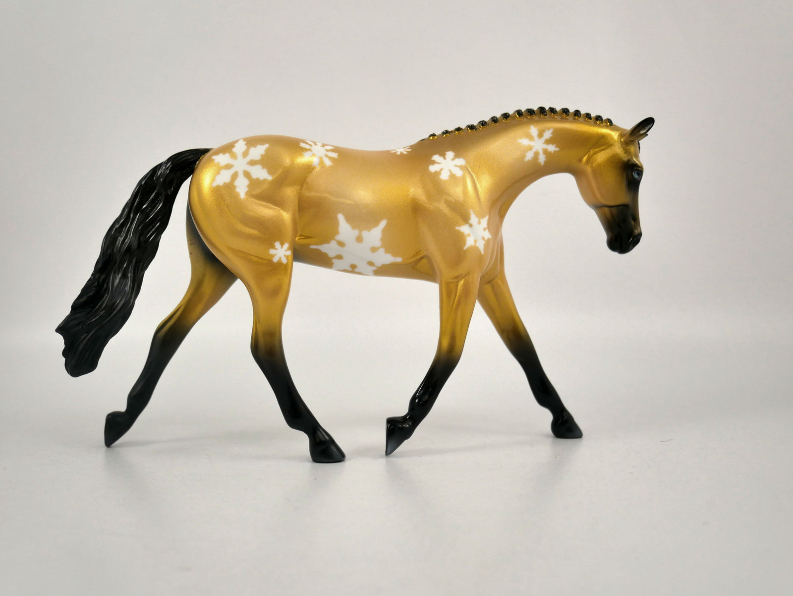 GOLDEN YEAR-OOAK SNOWFLAKE DECORATOR WARMBLOOD PEBBLES BY ELLEN ROBBINS 12/22/20