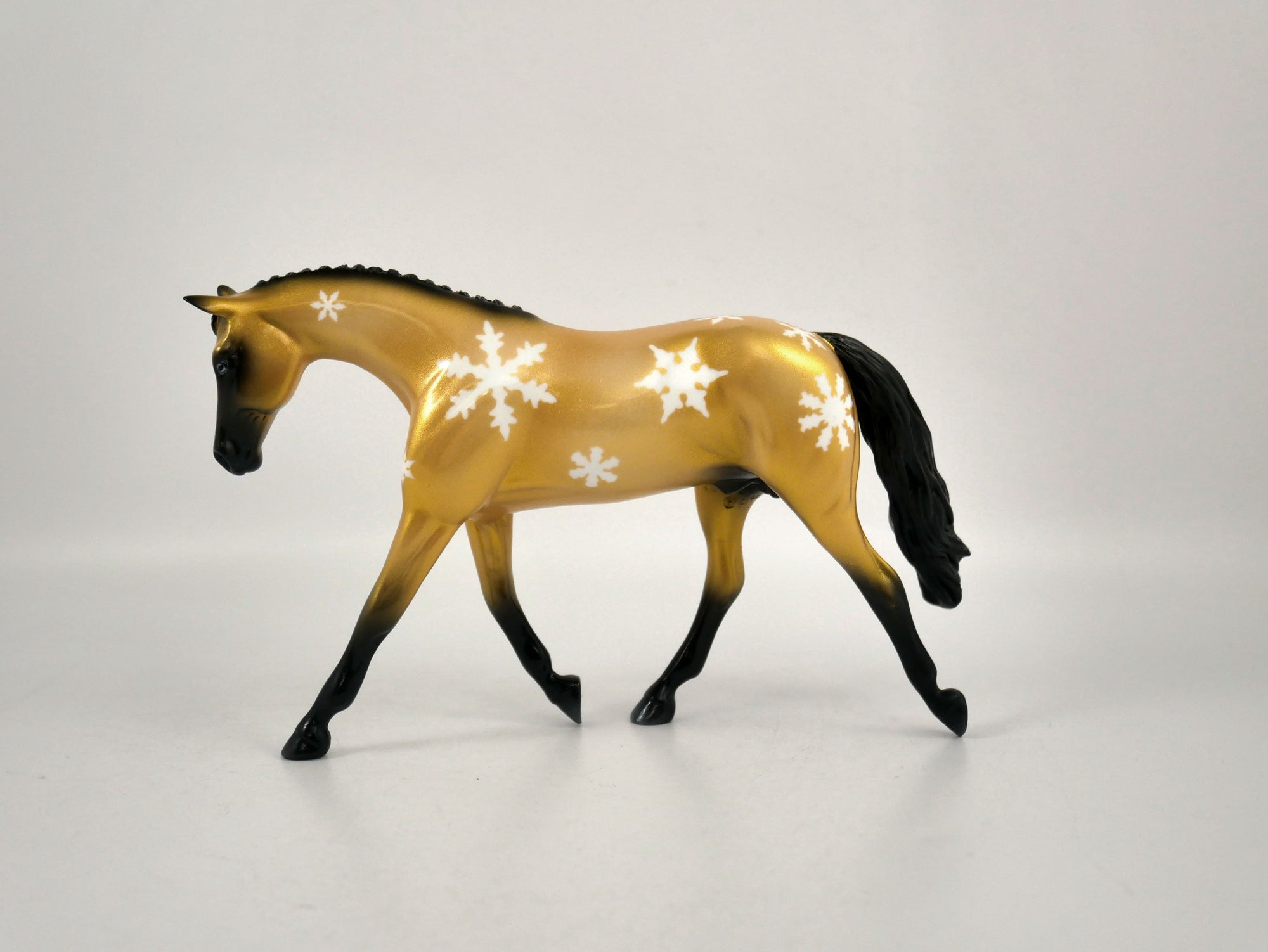 GOLDEN YEAR-OOAK SNOWFLAKE DECORATOR WARMBLOOD PEBBLES BY ELLEN ROBBINS 12/22/20