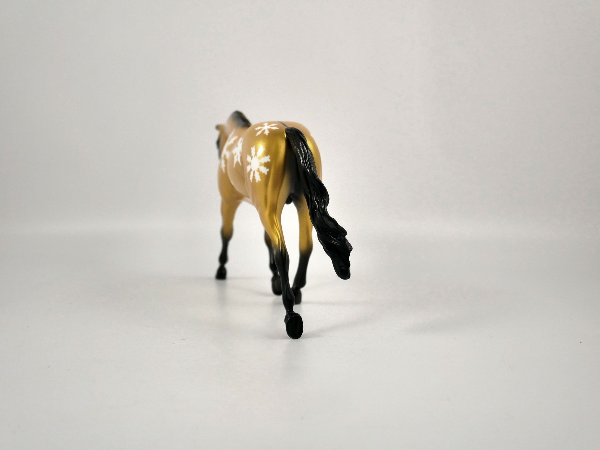 GOLDEN YEAR-OOAK SNOWFLAKE DECORATOR WARMBLOOD PEBBLES BY ELLEN ROBBINS 12/22/20