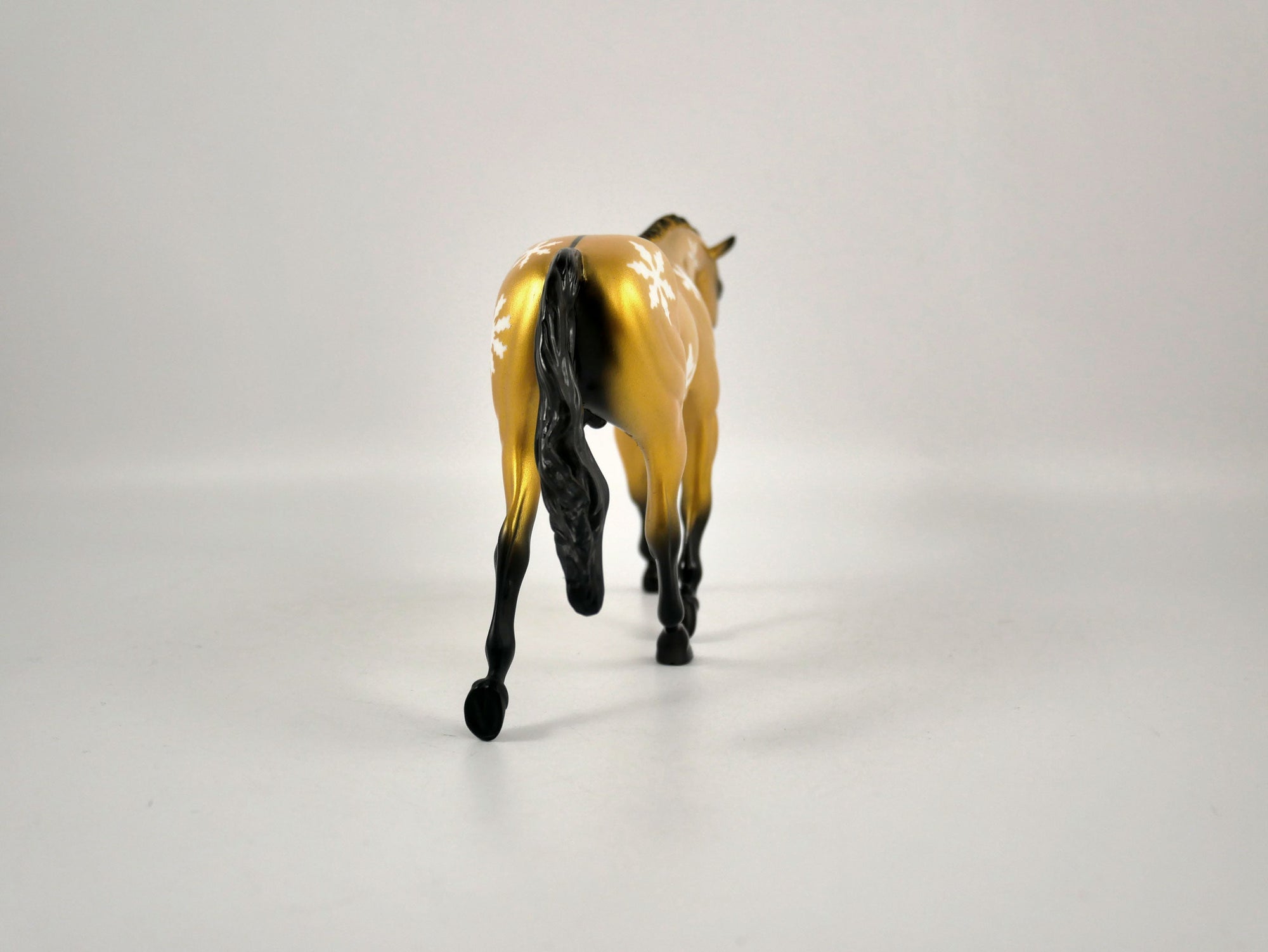 GOLDEN YEAR-OOAK SNOWFLAKE DECORATOR WARMBLOOD PEBBLES BY ELLEN ROBBINS 12/22/20