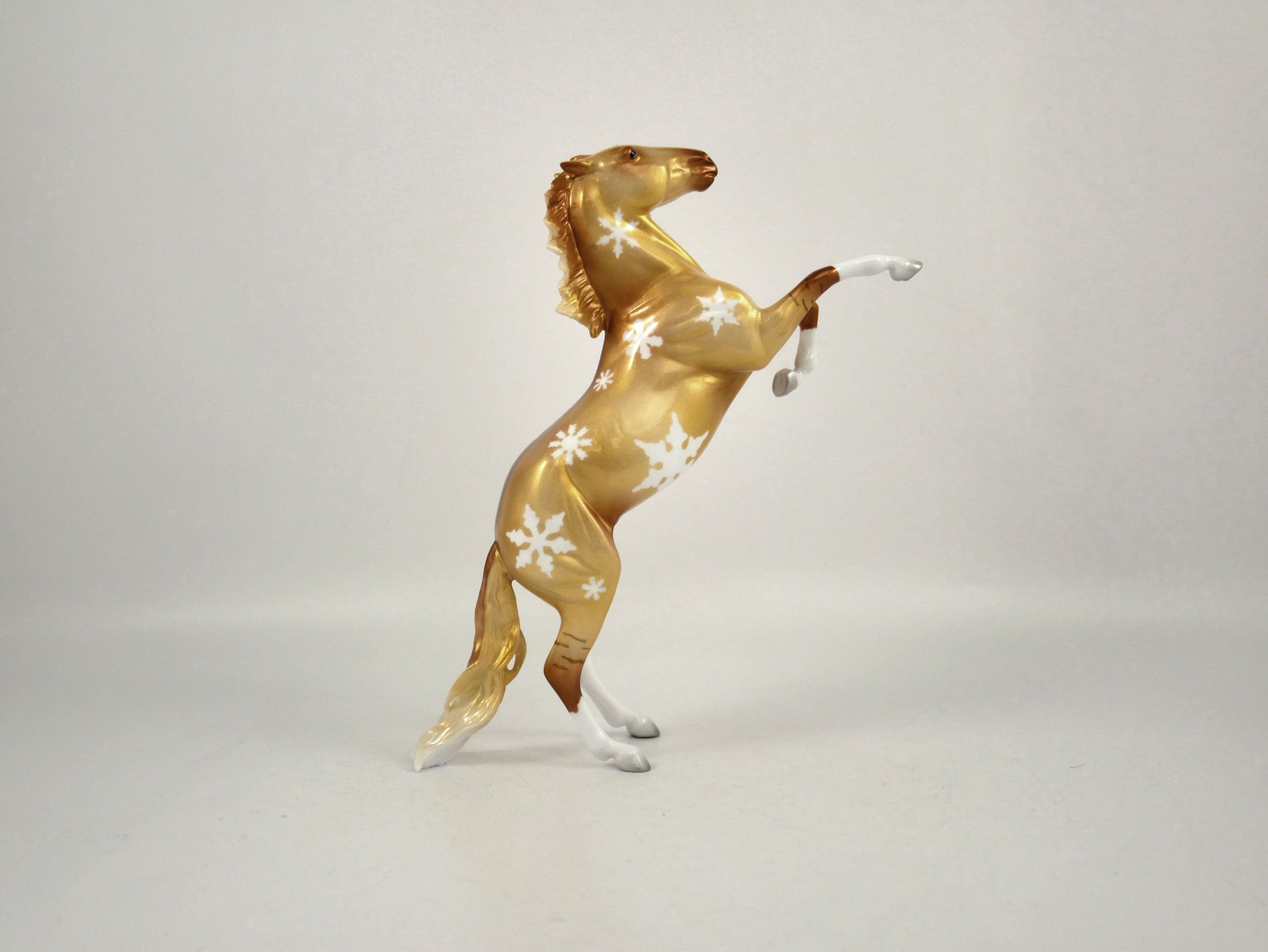 GOLDEN ORNAMENT-OOAK SNOWFLAKE DECORATOR REARING PEBBLES BY ELLEN ROBBINS 12/22/20